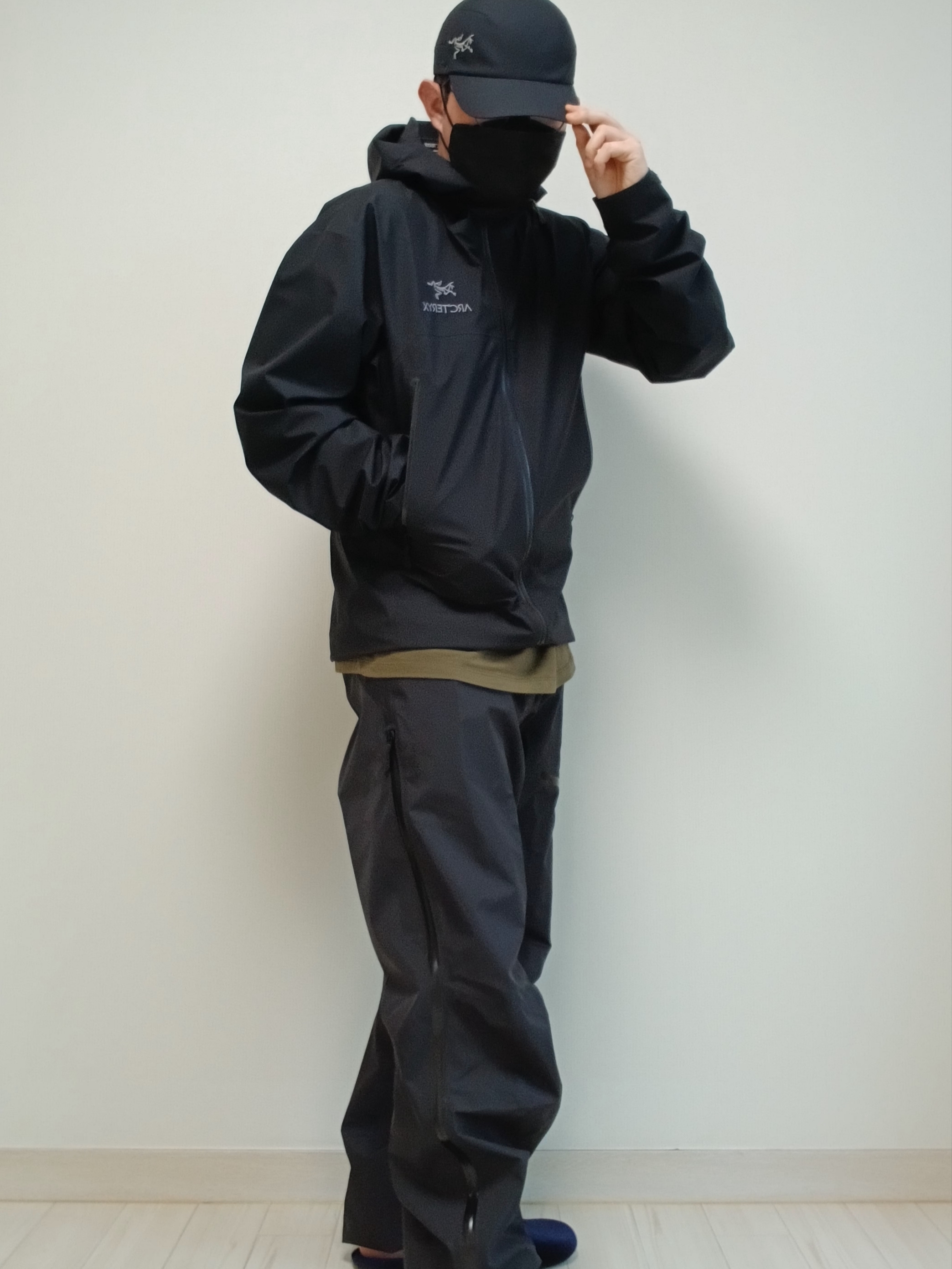 Arc'teryx Calvus Cap Black, Arc'teryx Beta Jacket Black 착용 스타일 - 4