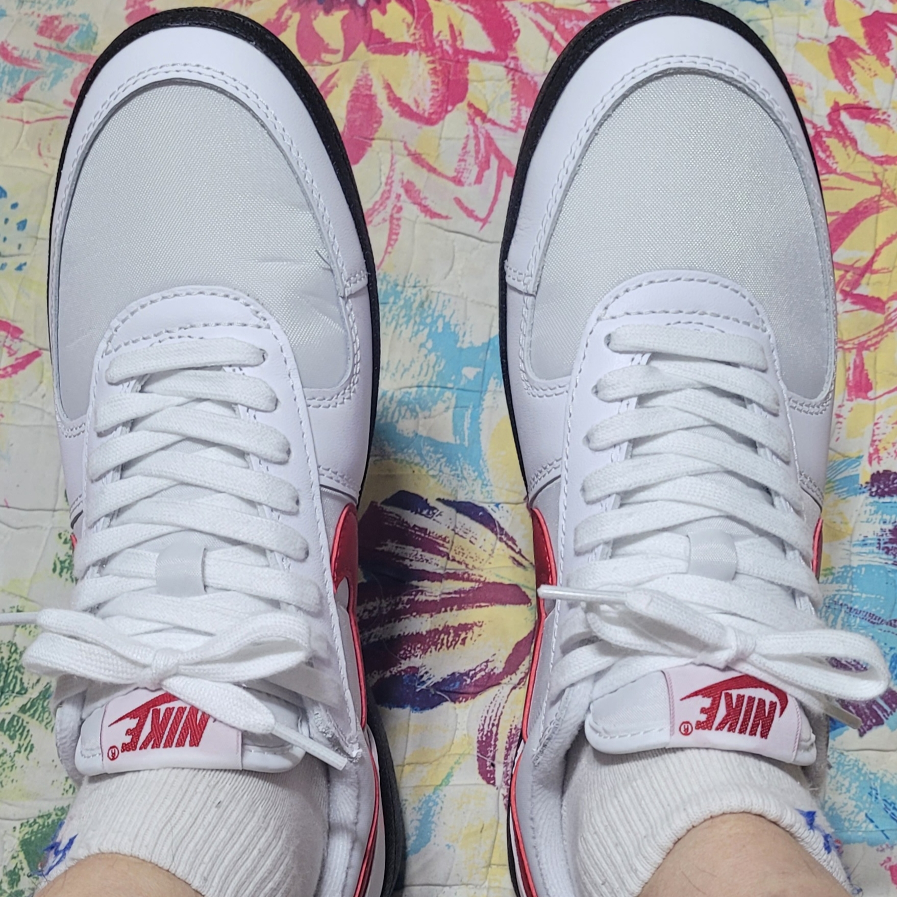 Nike Field General 82 SP White and Varsity Red 착용 스타일
