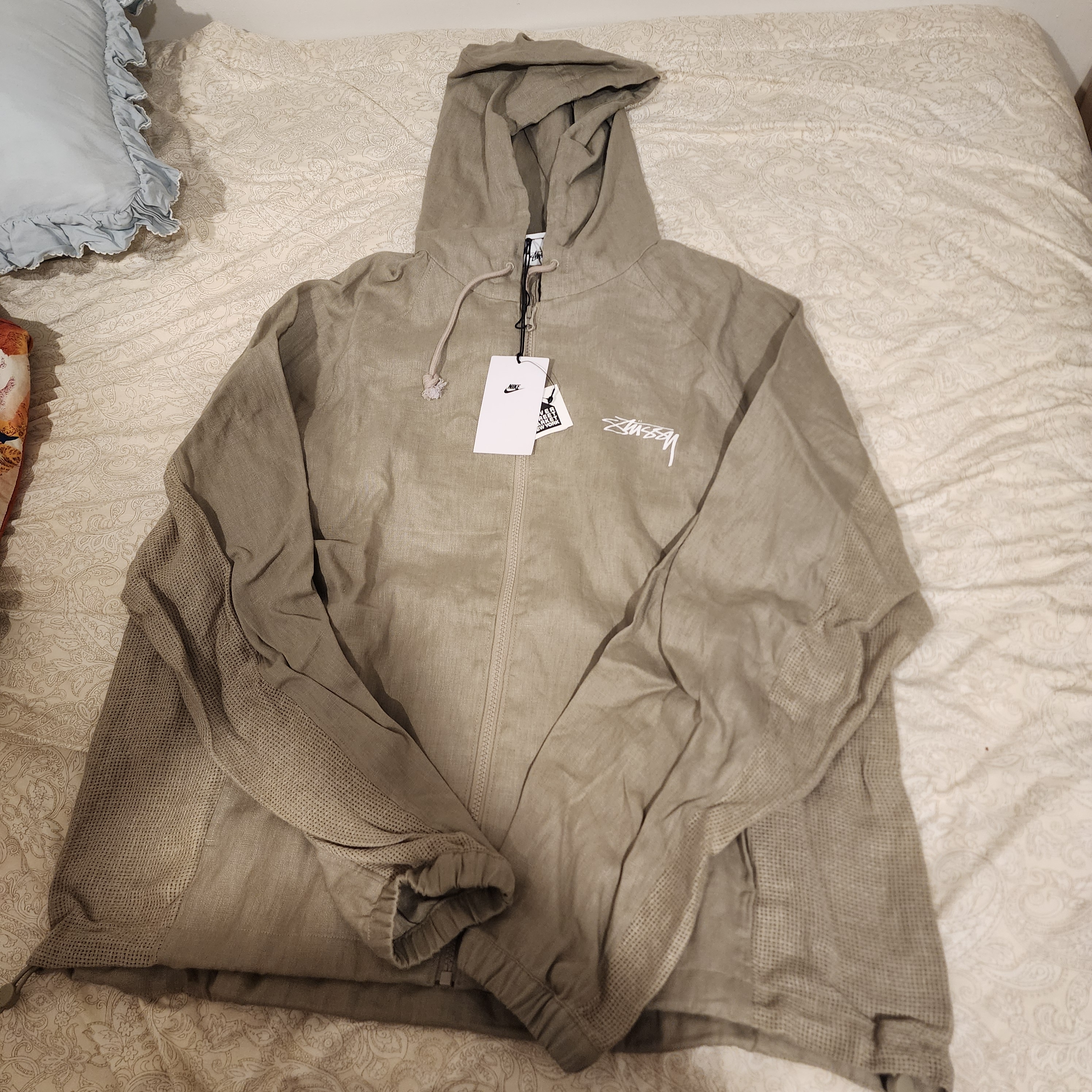 Nike x Stussy Linen Shell Jacket Chino (FZ5751-263) 착용 스타일 - 1