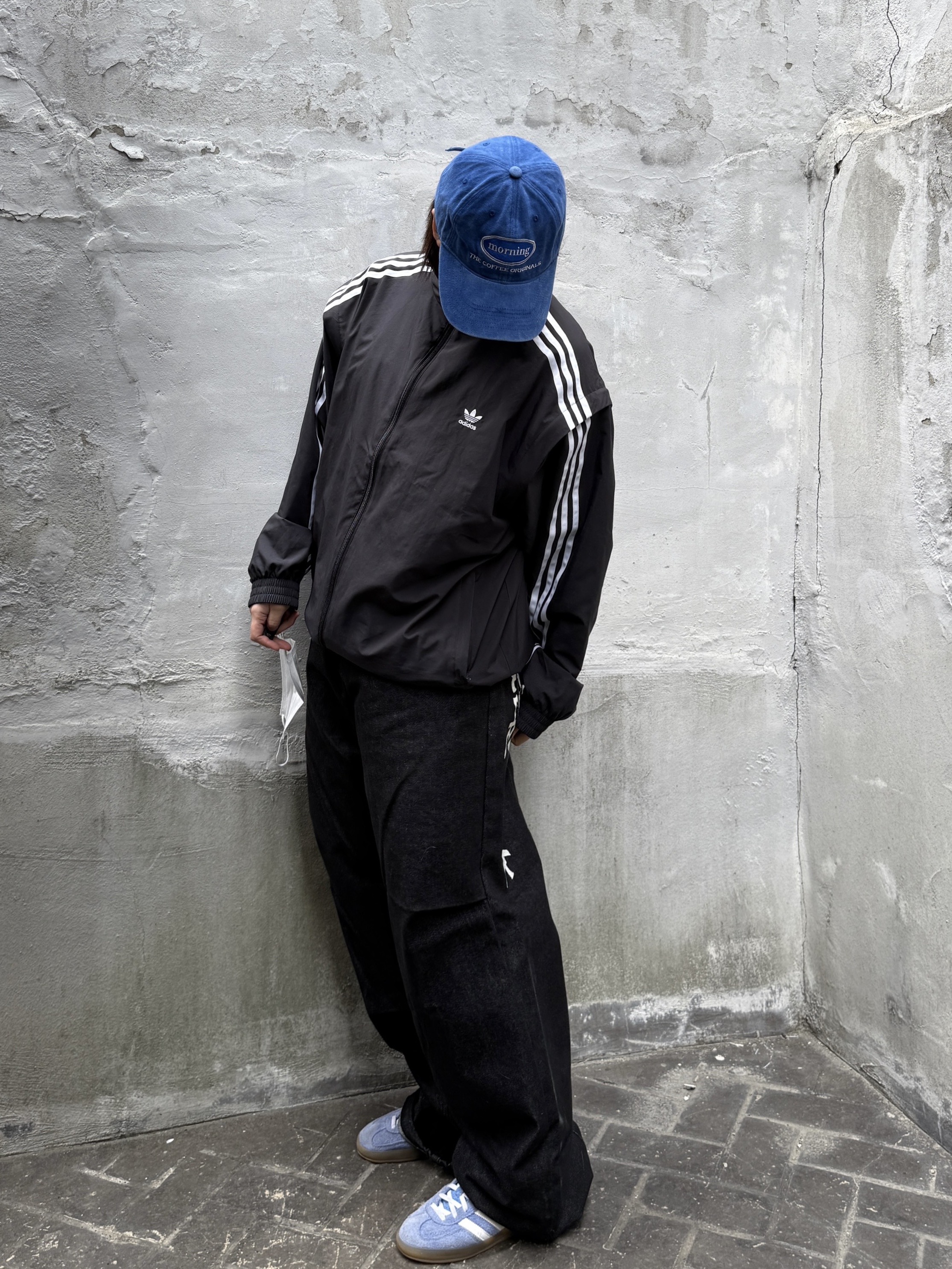 (W) Adidas Adilenium Season 2 Oversized Zip Track Top Gender Neutral Black - KR Sizing, (W) Adidas Gazelle Indoor Blue Fusion Cloud White 착용 스타일