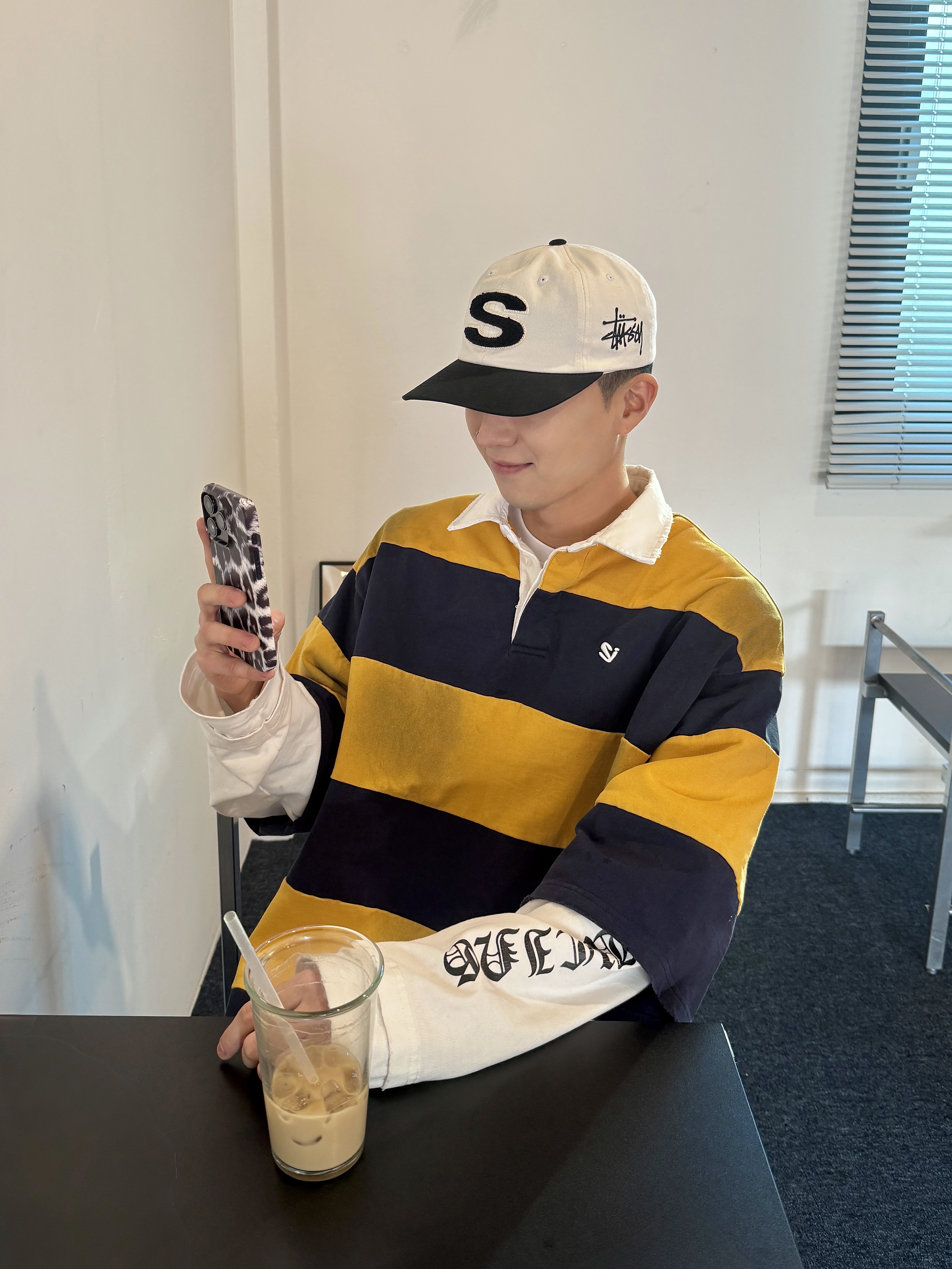 Stussy Chenille S Low Pro Cap Natural 착용 스타일 - 1