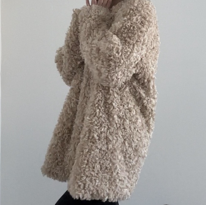Yunse Women Eco Fur Coat Black 착용 스타일 - 2