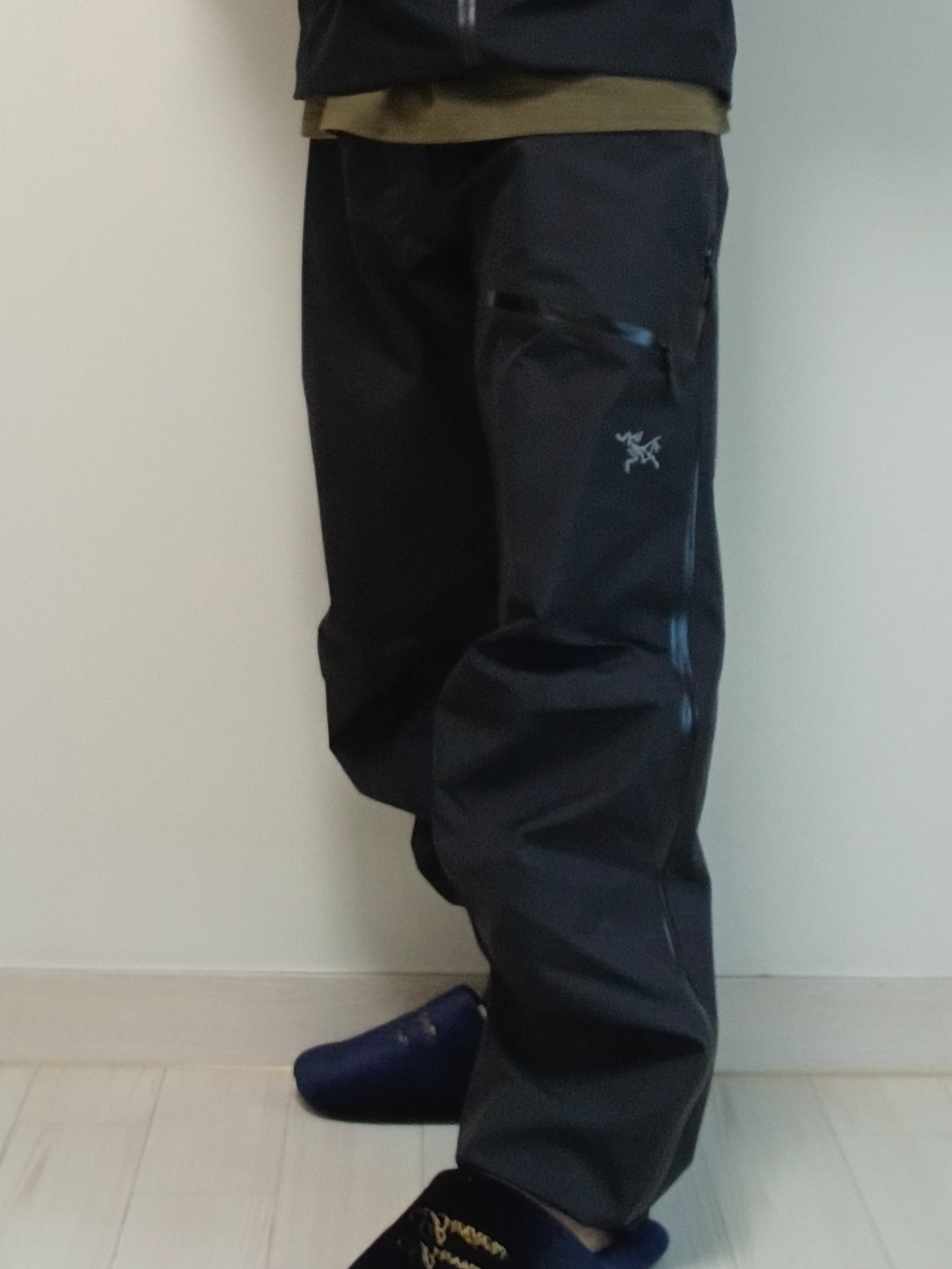 Arc'teryx Gore 5 Panel Cap Black, Arc'teryx Beta Jacket Black 착용 스타일 - 4