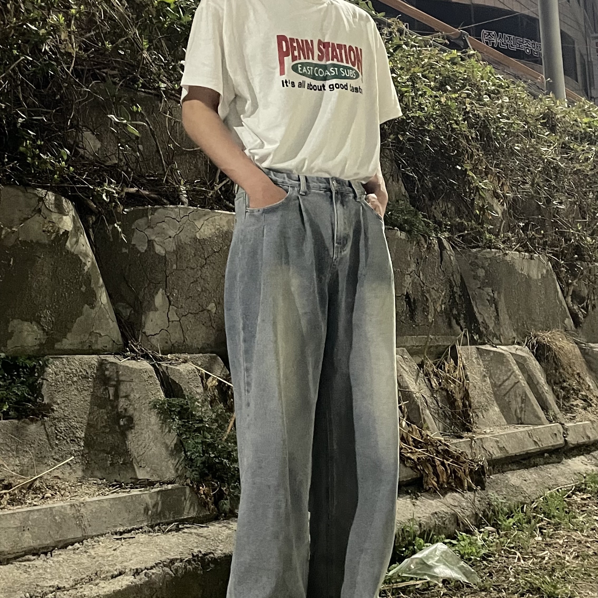 Gildan X American Collection PENN STATION T-Shirt White 착용 스타일 - 3