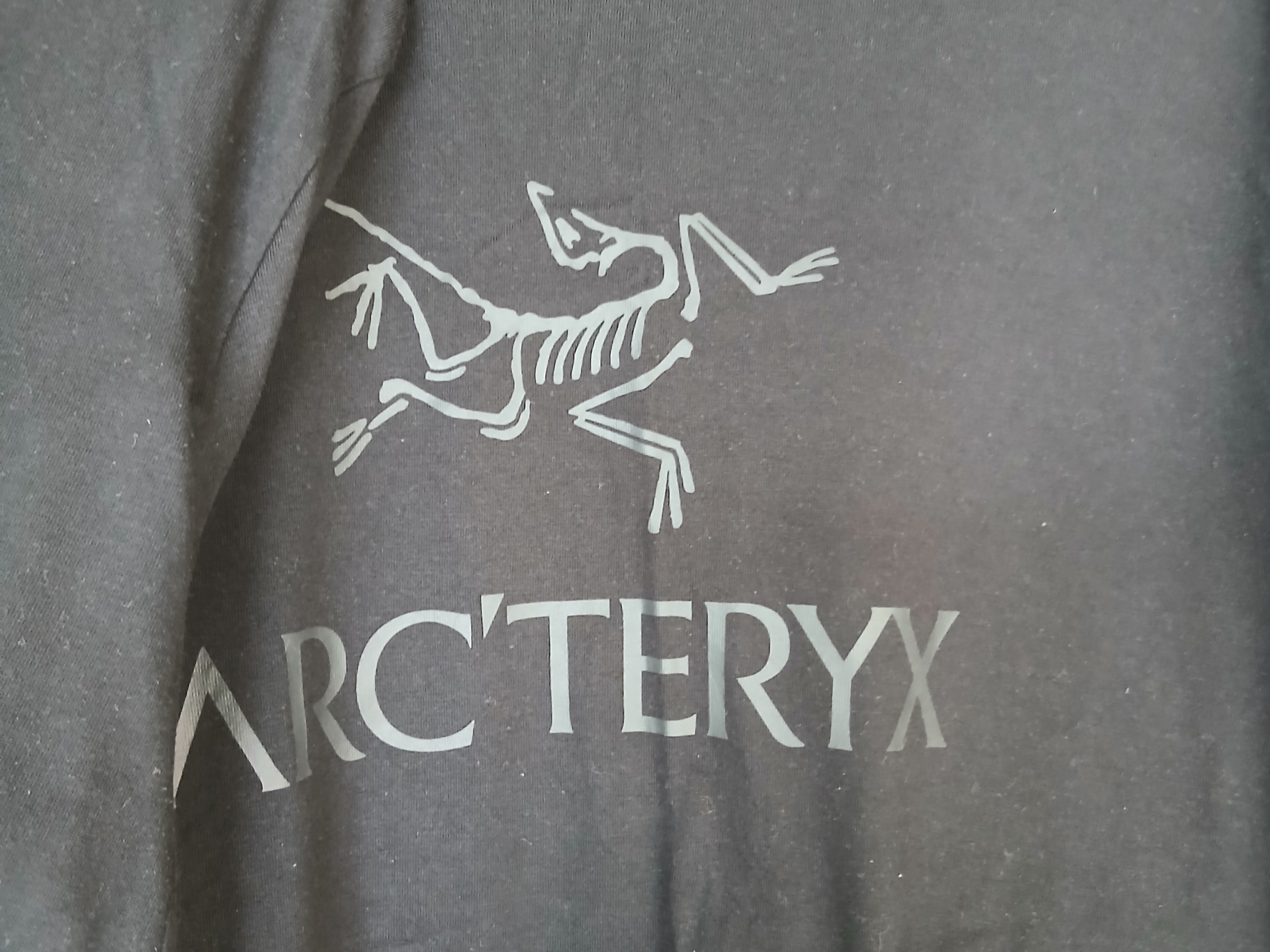 Arc'teryx Arc'word Logo SS T-Shirt Black II, Arc'teryx Arc'word Logo SS T-Shirt Black 착용 스타일 - 3