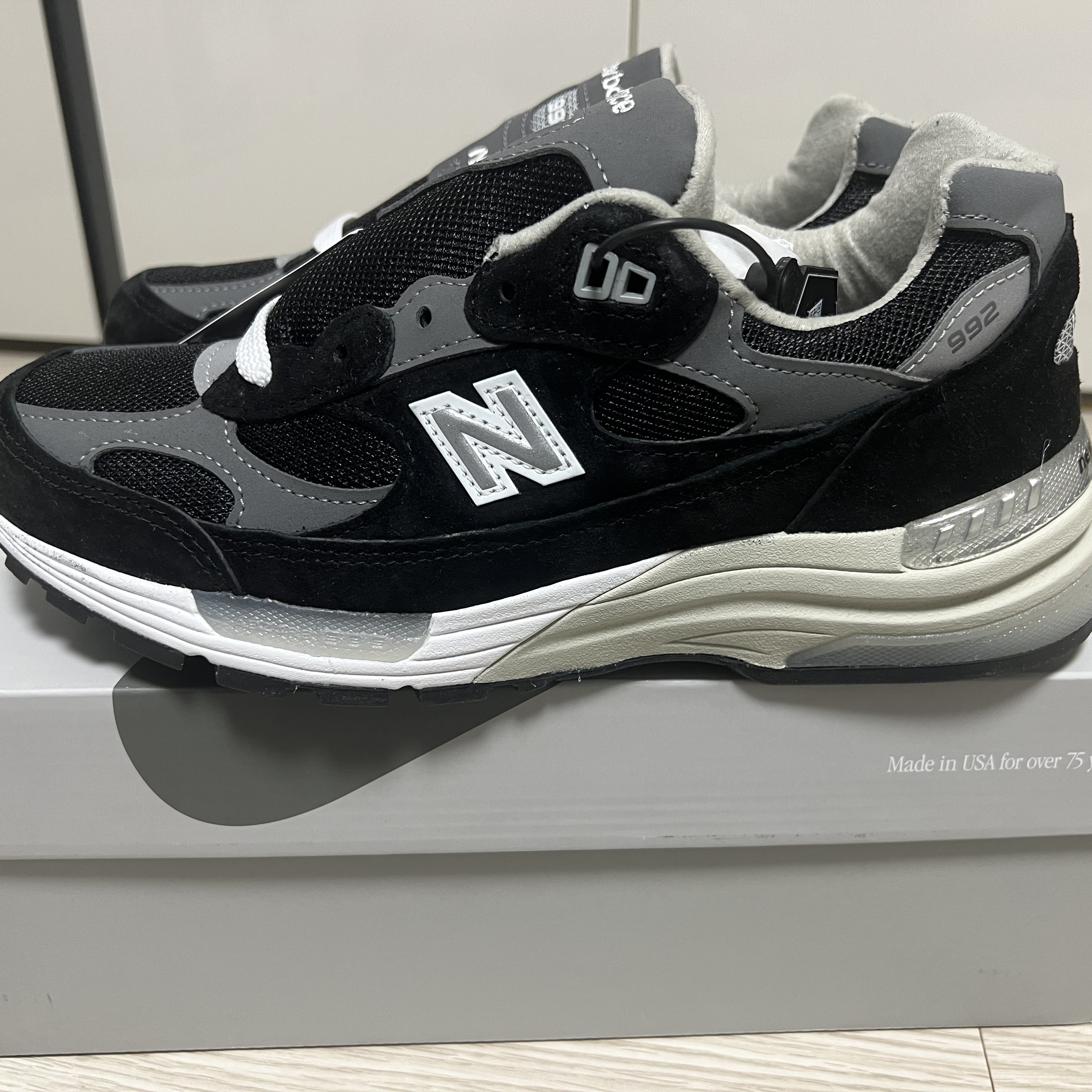New Balance 992 Made in USA Core Black Grey 착용 스타일 - 4