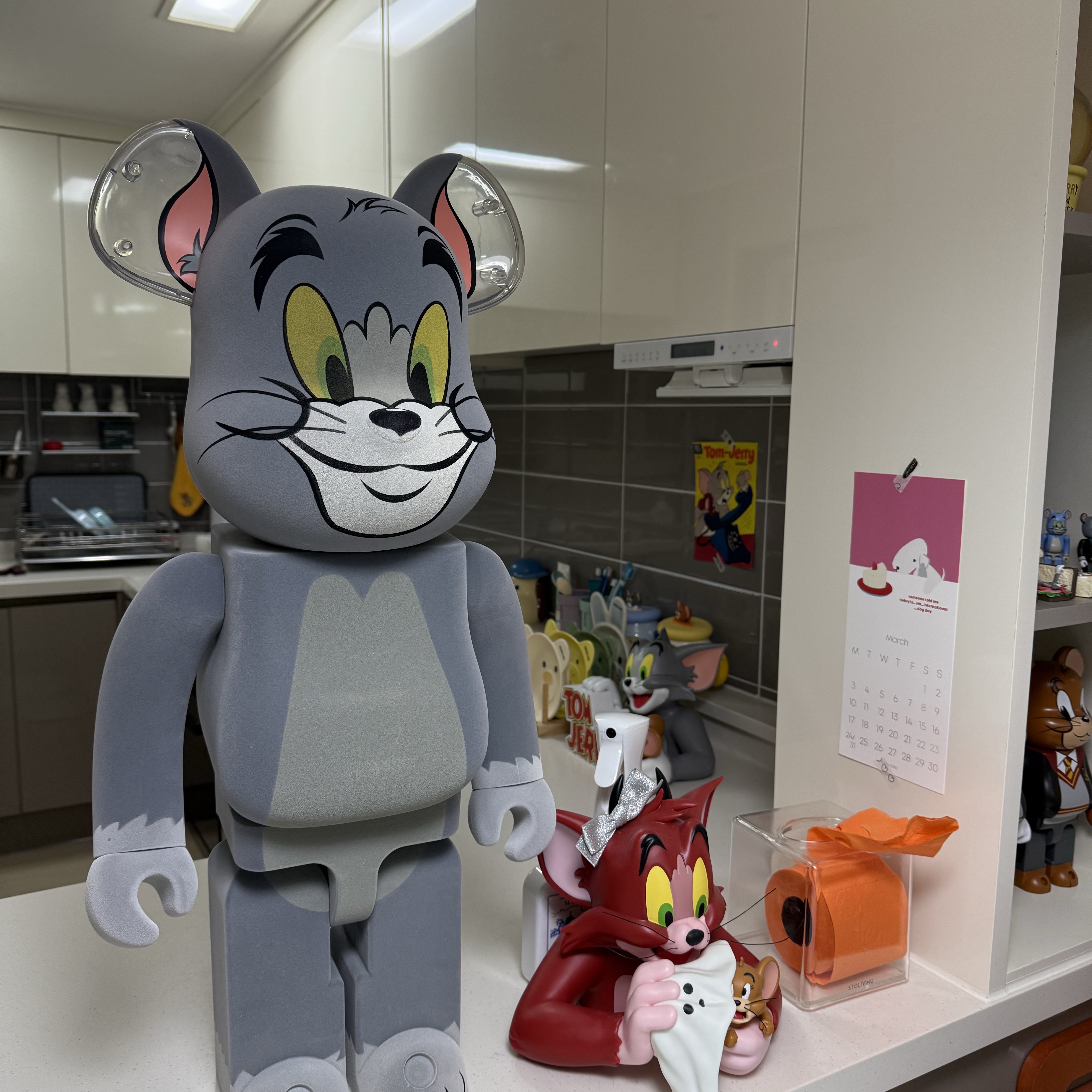 Bearbrick Tom & Jerry Tom Flocky Ver. 1000% 착용 스타일 - 3