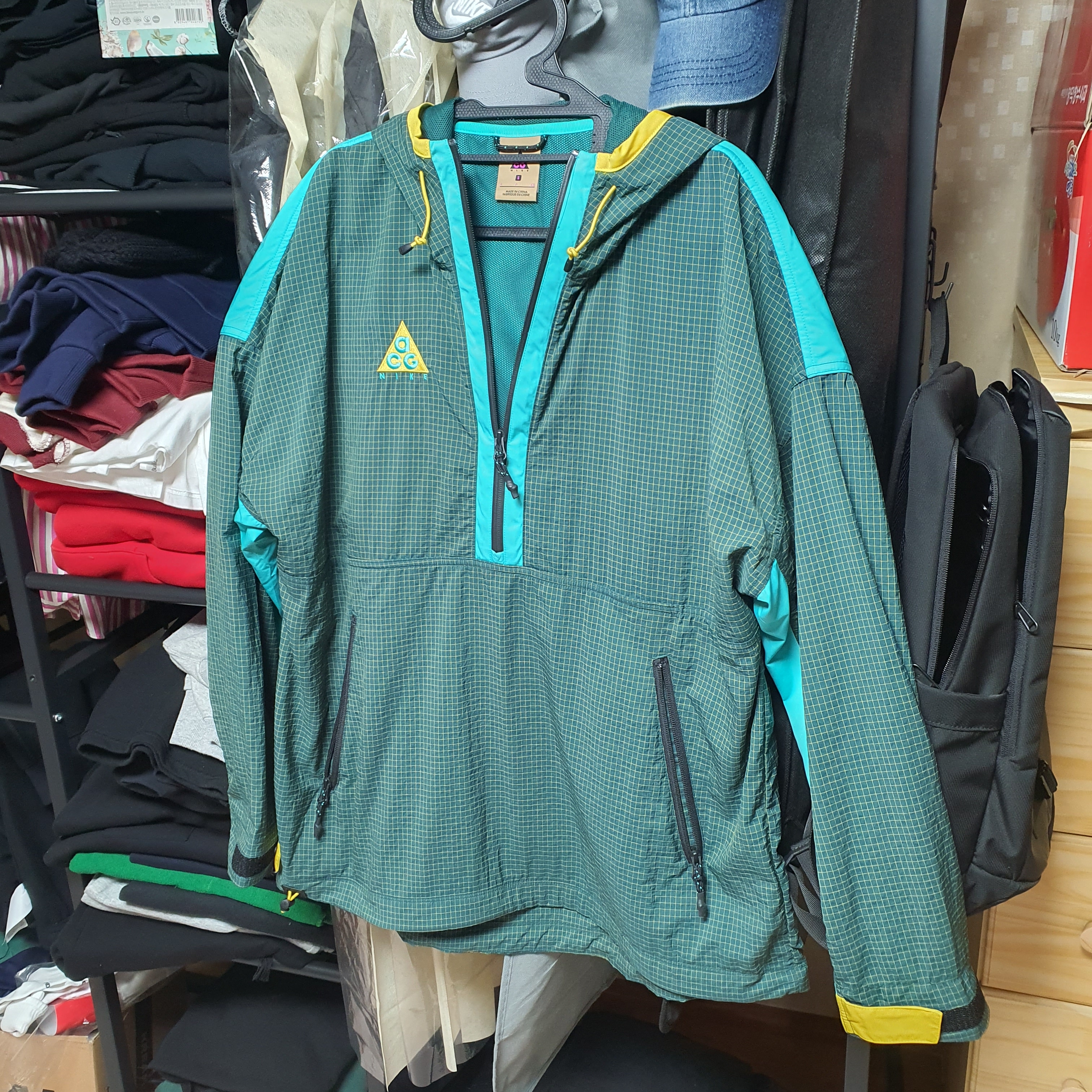 Nike ACG Woven Hooded Jacket Hyper Jade - US/EU 착용 스타일 - 2