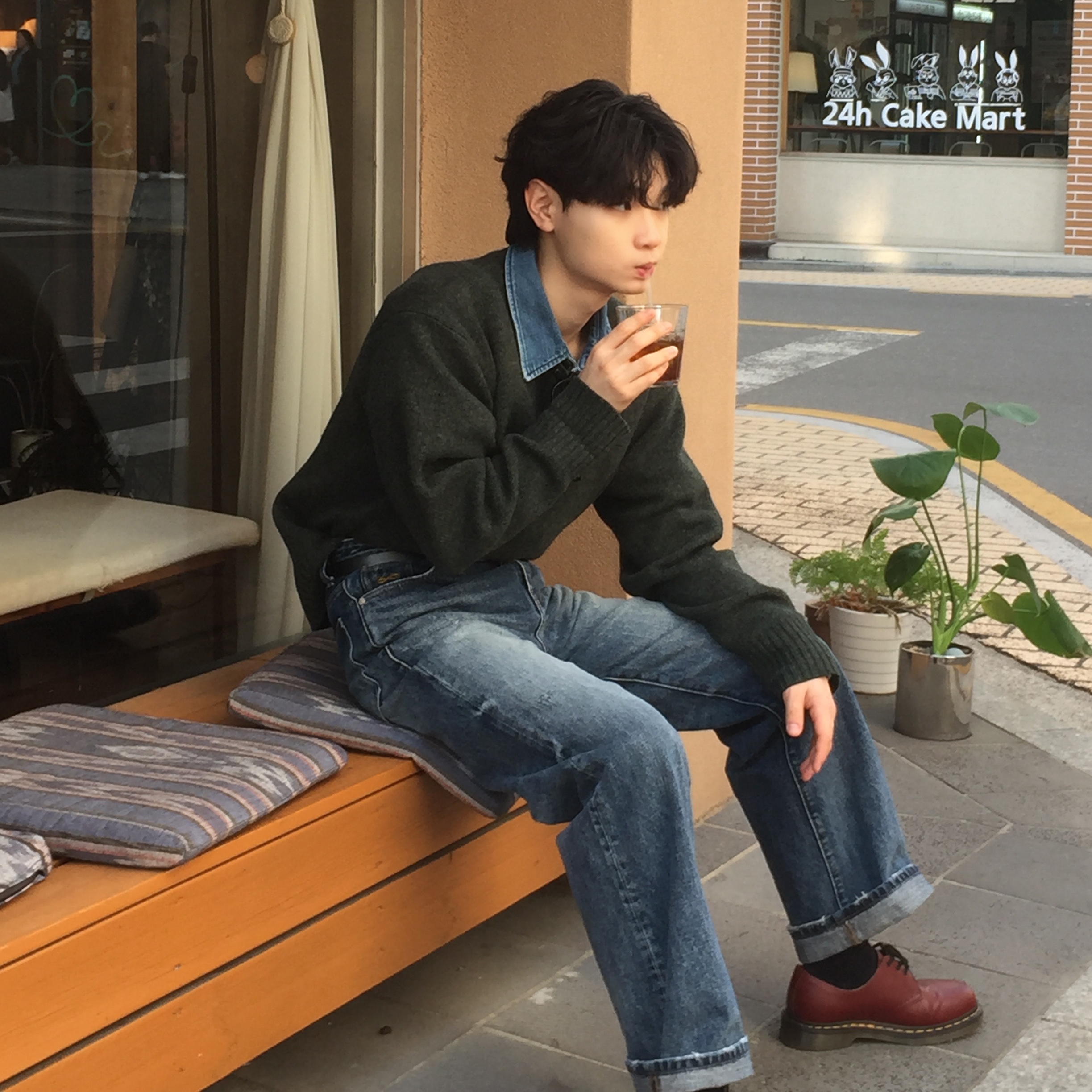칼하트 WIP 숏슬리브 오디 데님 셔츠 블루 착용 스타일 - 2