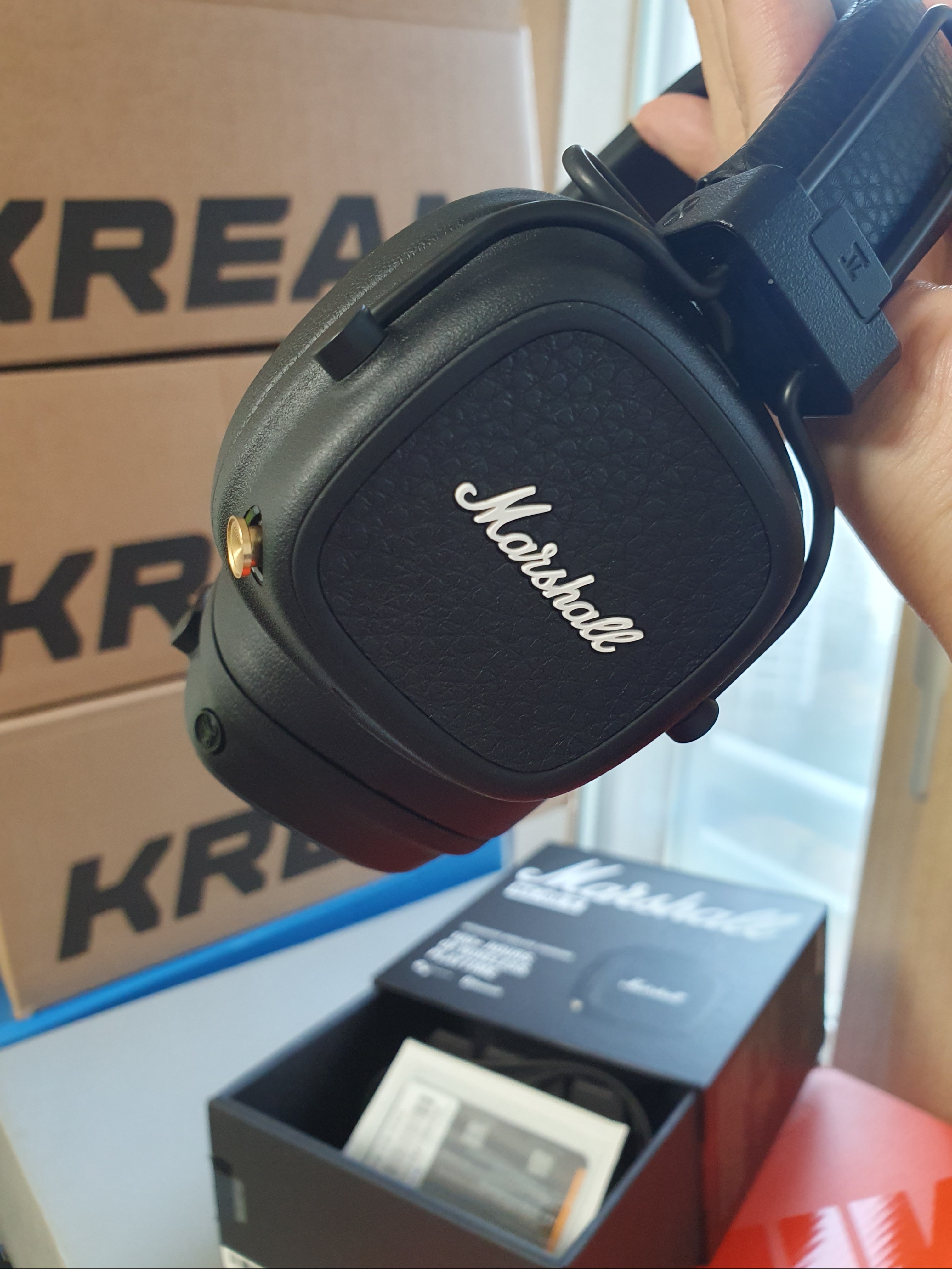 Marshall Major V Black (Korean Ver.) 착용 스타일 - 1
