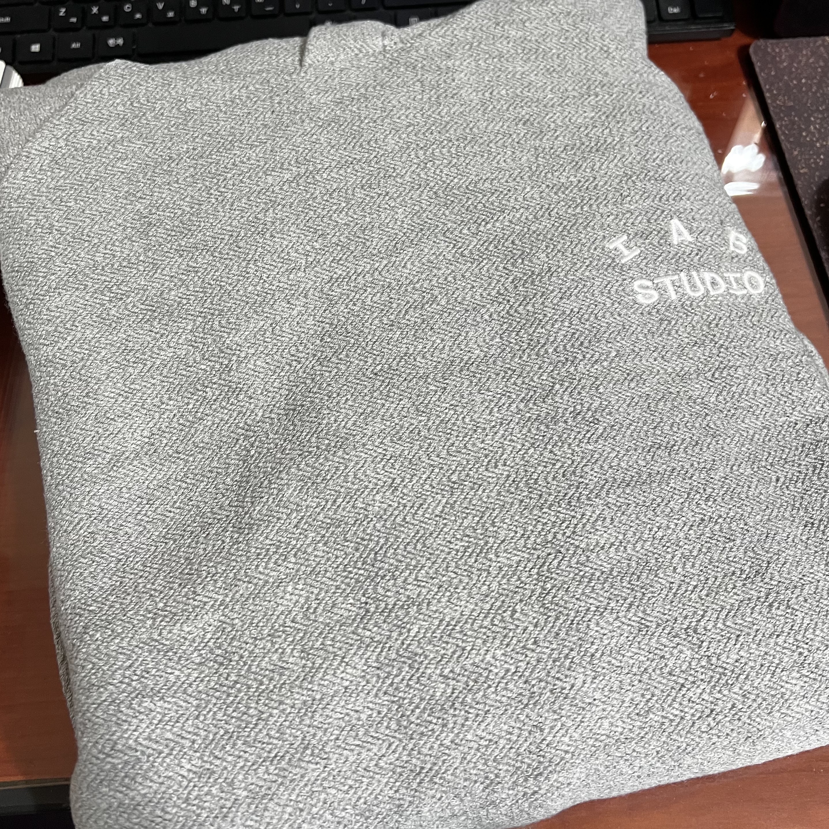 IAB Studio Herringbone Hoodie Gray White 착용 스타일 - 2