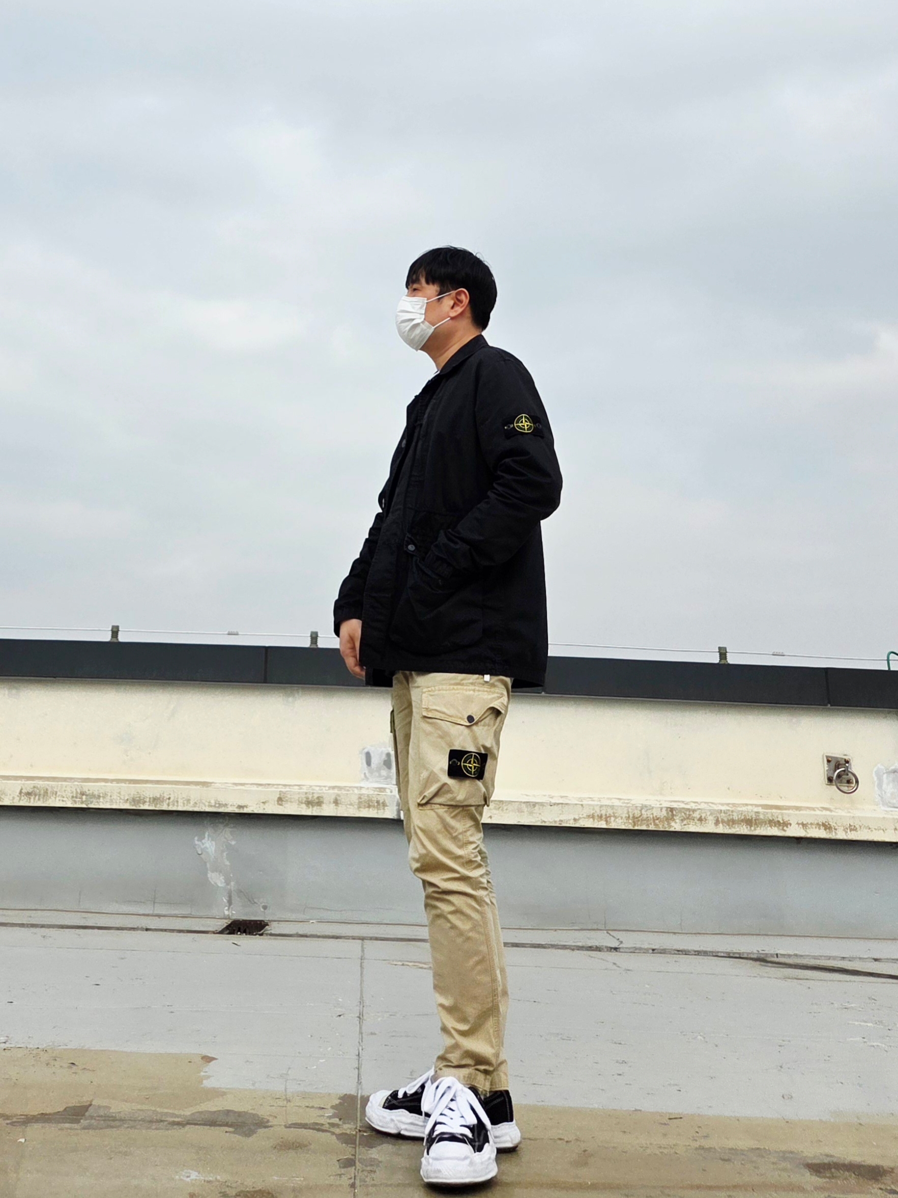Maison Mihara Yasuhiro Hank OG Sole Canvas Low-top Sneakers Black, Stone Island 439WN Brushed Cotton Canvas Garment Dyed Old Effect Jacket Black - 22SS 착용 스타일 - 1