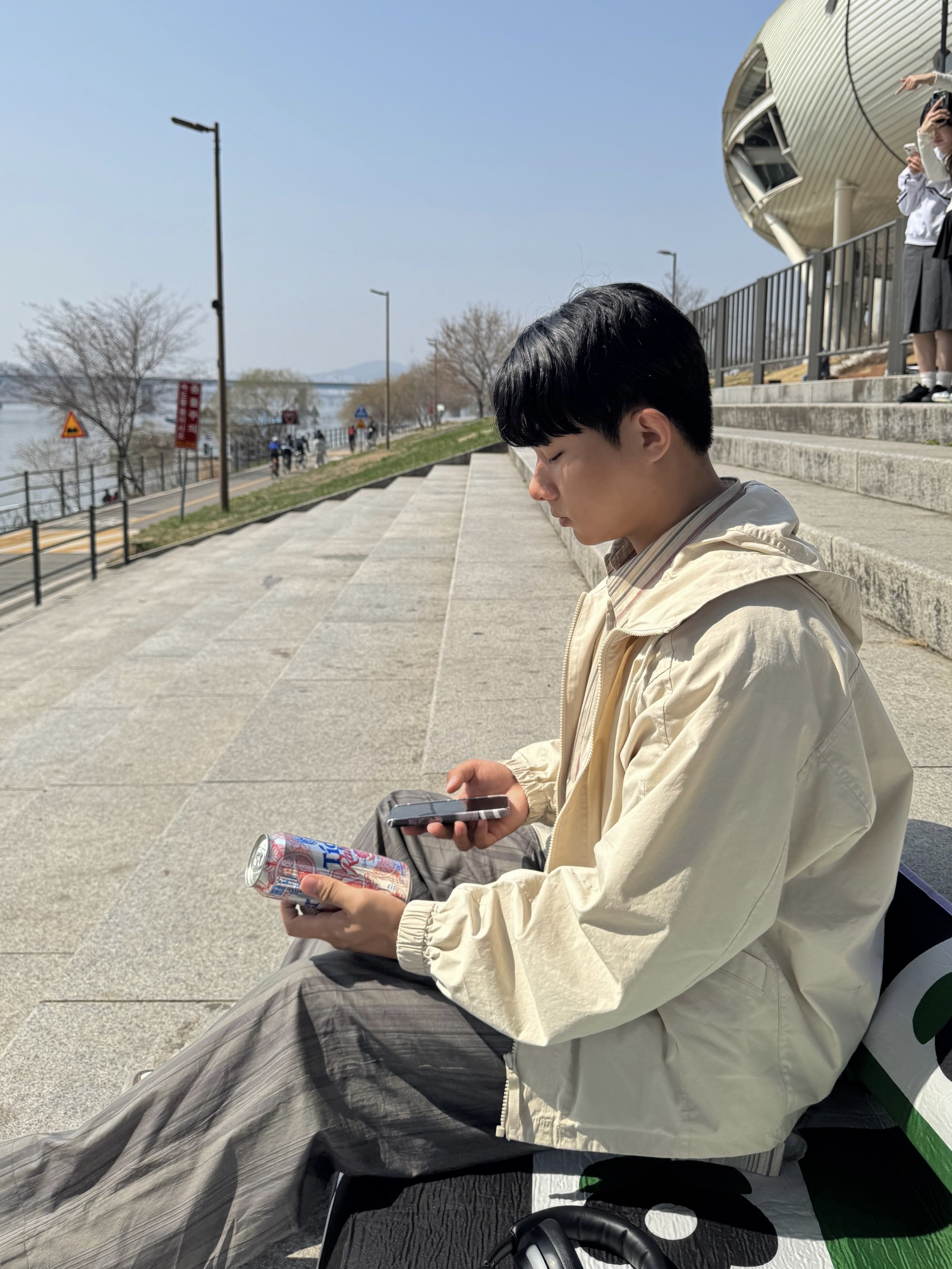 유니클로 U 오버사이즈 후드 블루종 퍼플, 뉴발란스 x 오라리 990v4 메이드 인 USA 런던 포그 착용 스타일 - 1