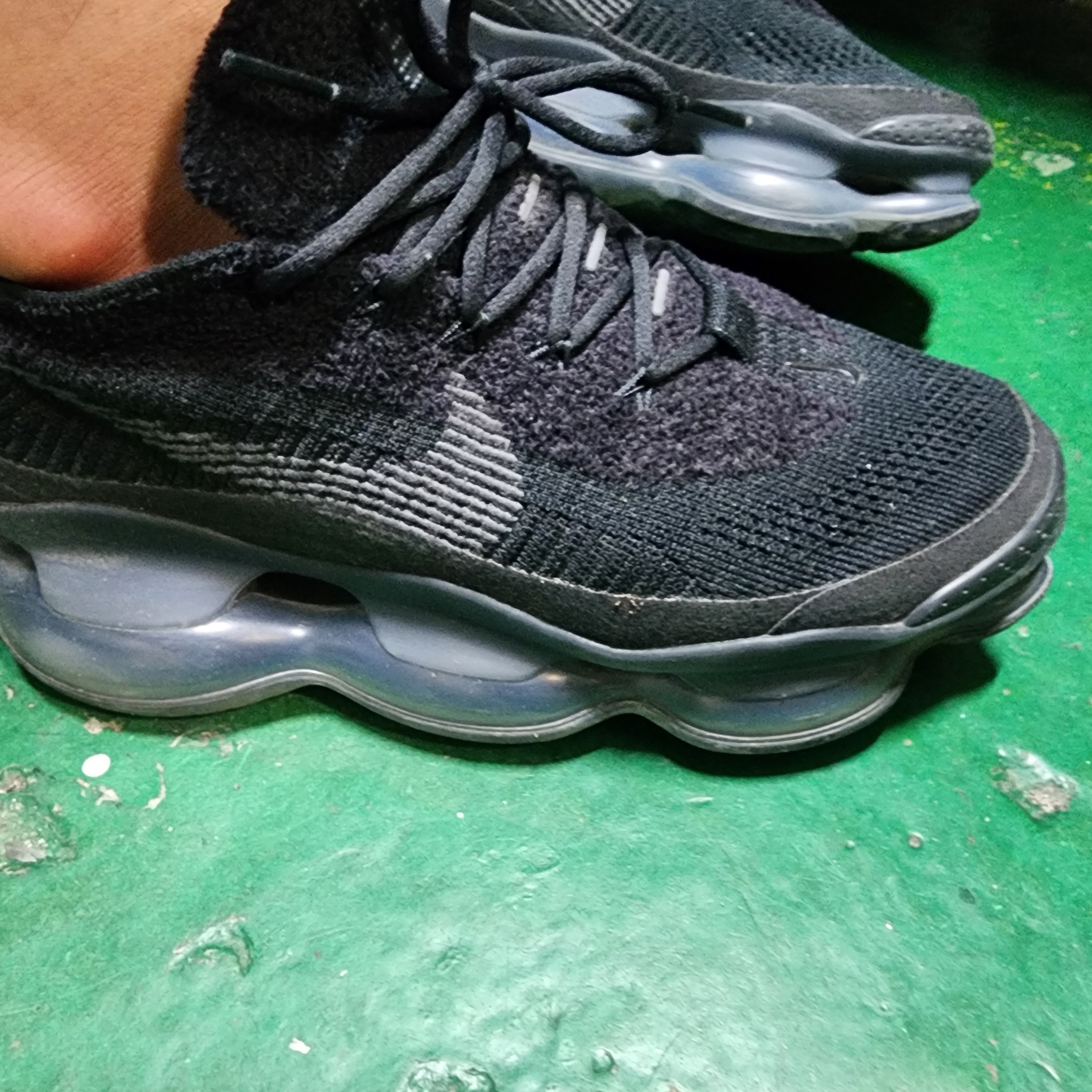 Nike Air Max Scorpion Flyknit Black Anthracite 착용 스타일