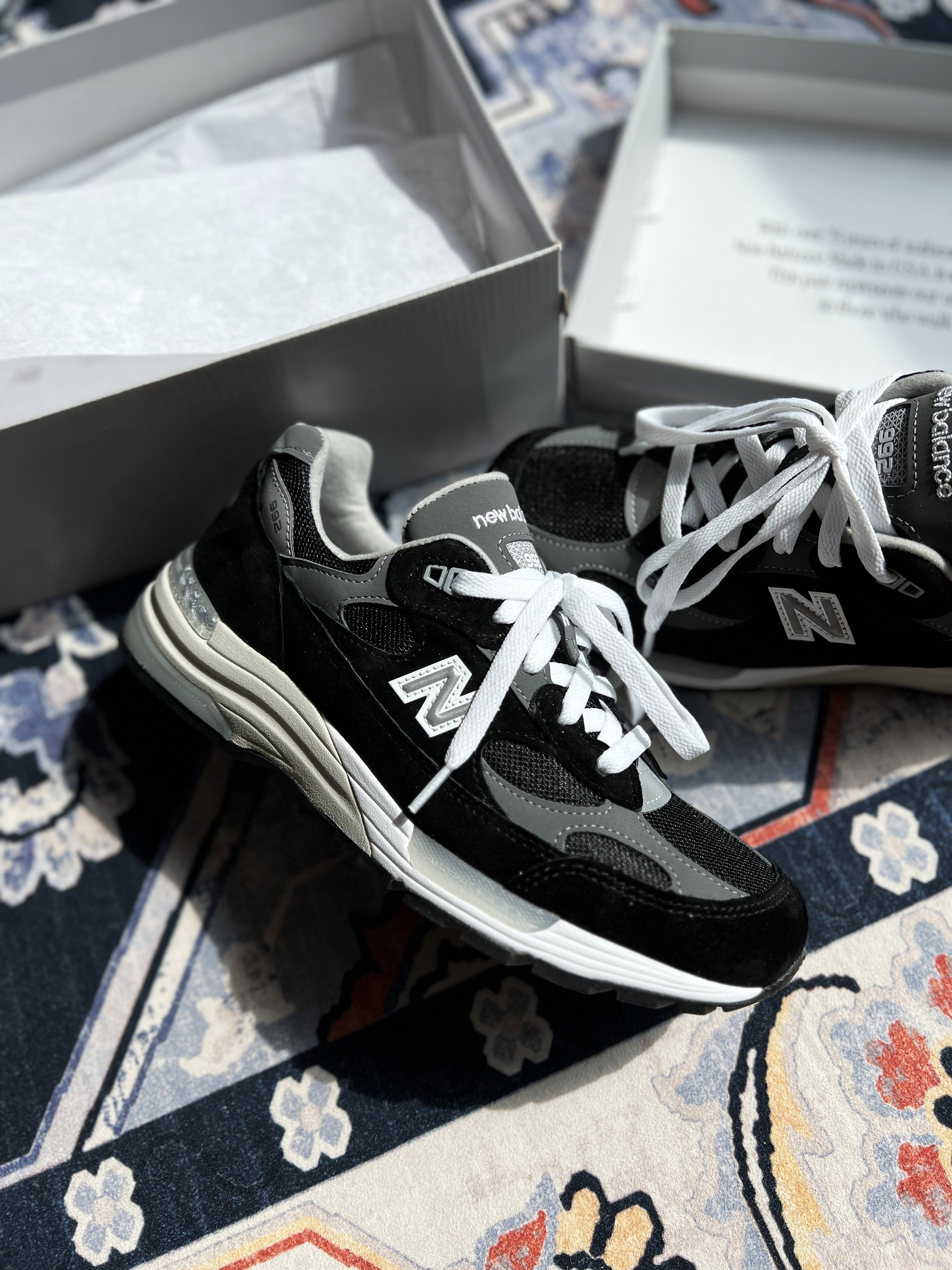 New Balance 992 Made in USA Core Black Grey 착용 스타일