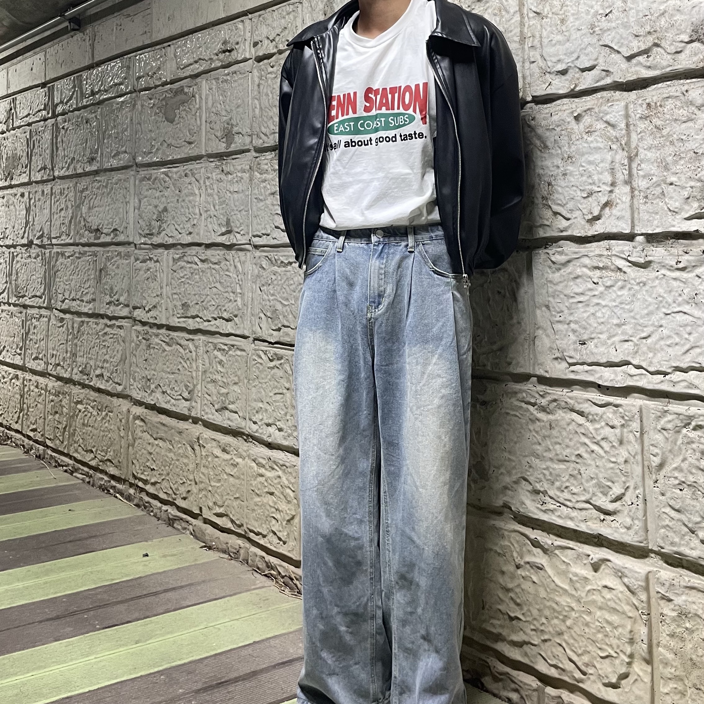 Gildan X American Collection PENN STATION T-Shirt White 착용 스타일 - 6