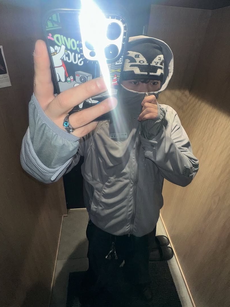 Sansan Gear Dual-Shade Jacket Grey 착용 스타일