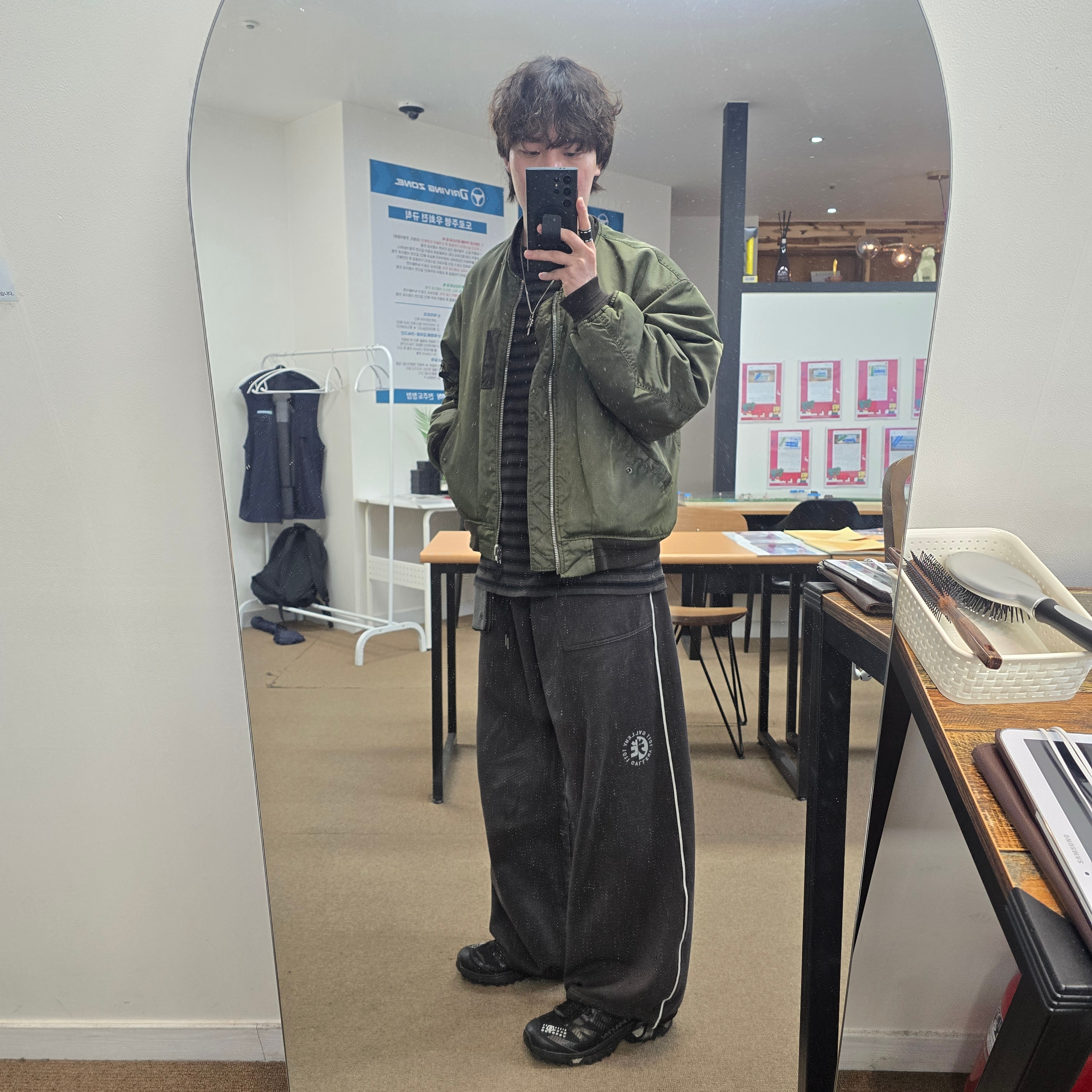 Polyteru Striped Long Sleeve Charcoal, Salomon x MM6 Maison Margiela XT-4 Mule Black 착용 스타일