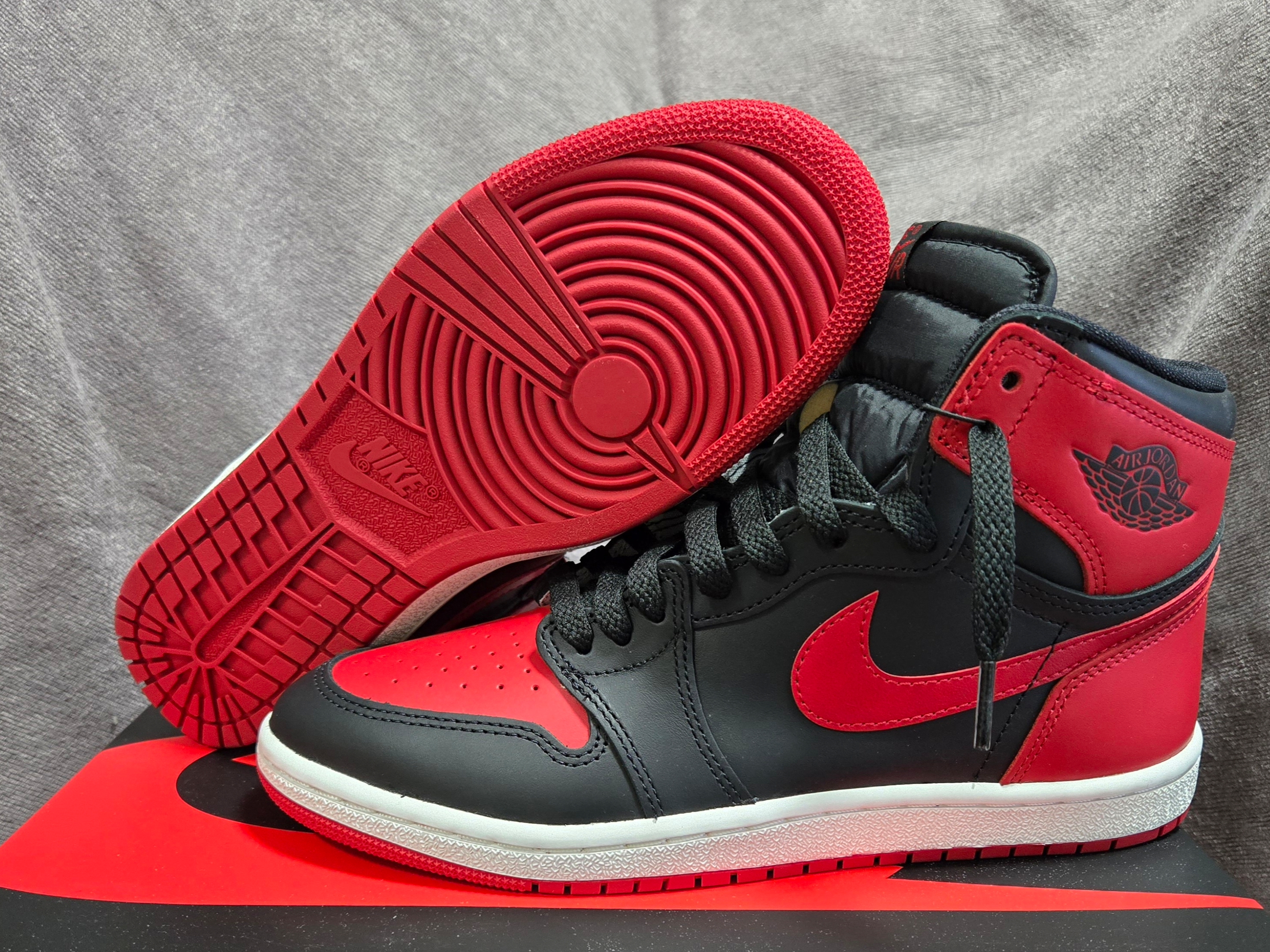 Jordan 1 High 85 Bred, Jordan 1 Retro High OG Black Toe 착용 스타일 - 2