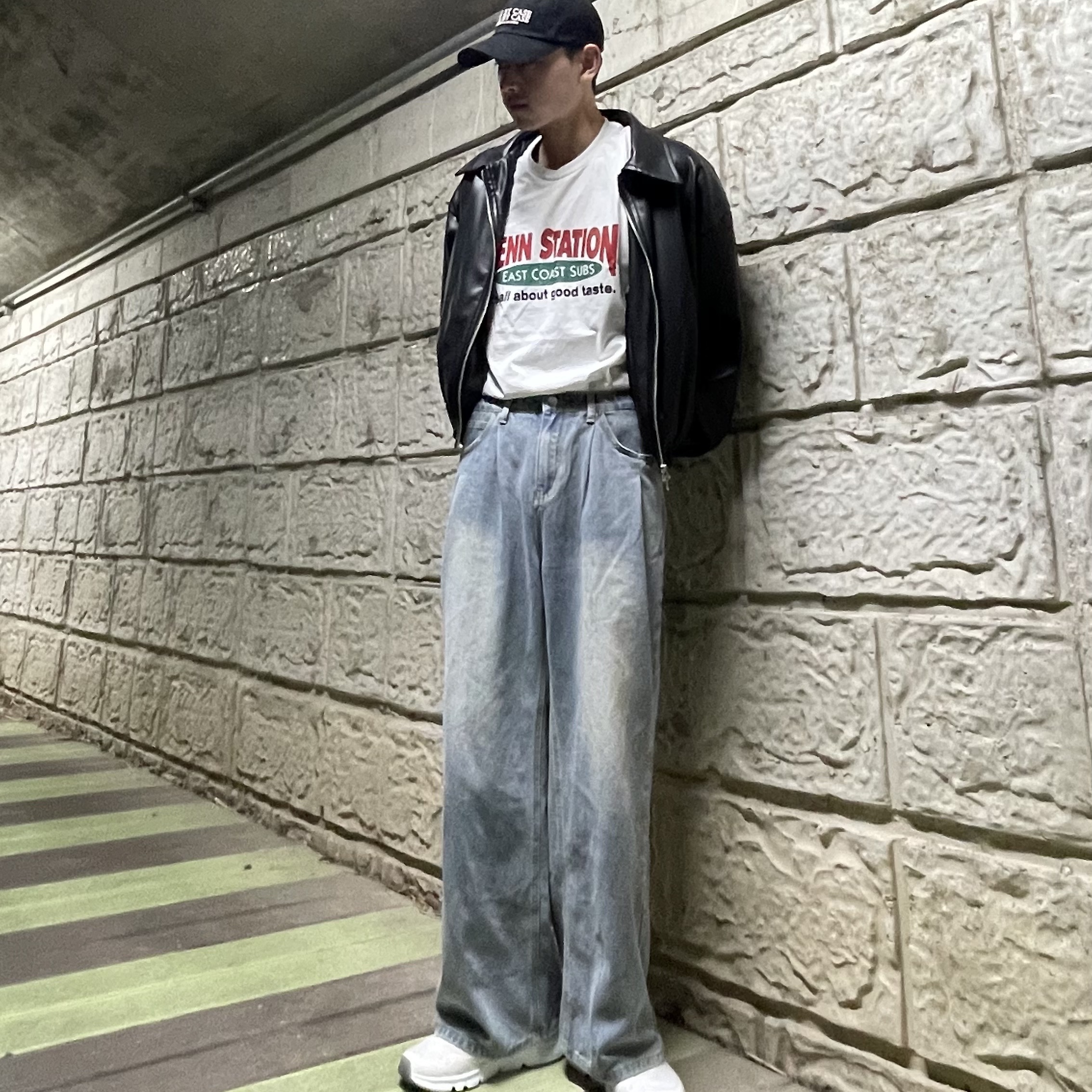 Gildan X American Collection PENN STATION T-Shirt White 착용 스타일 - 2