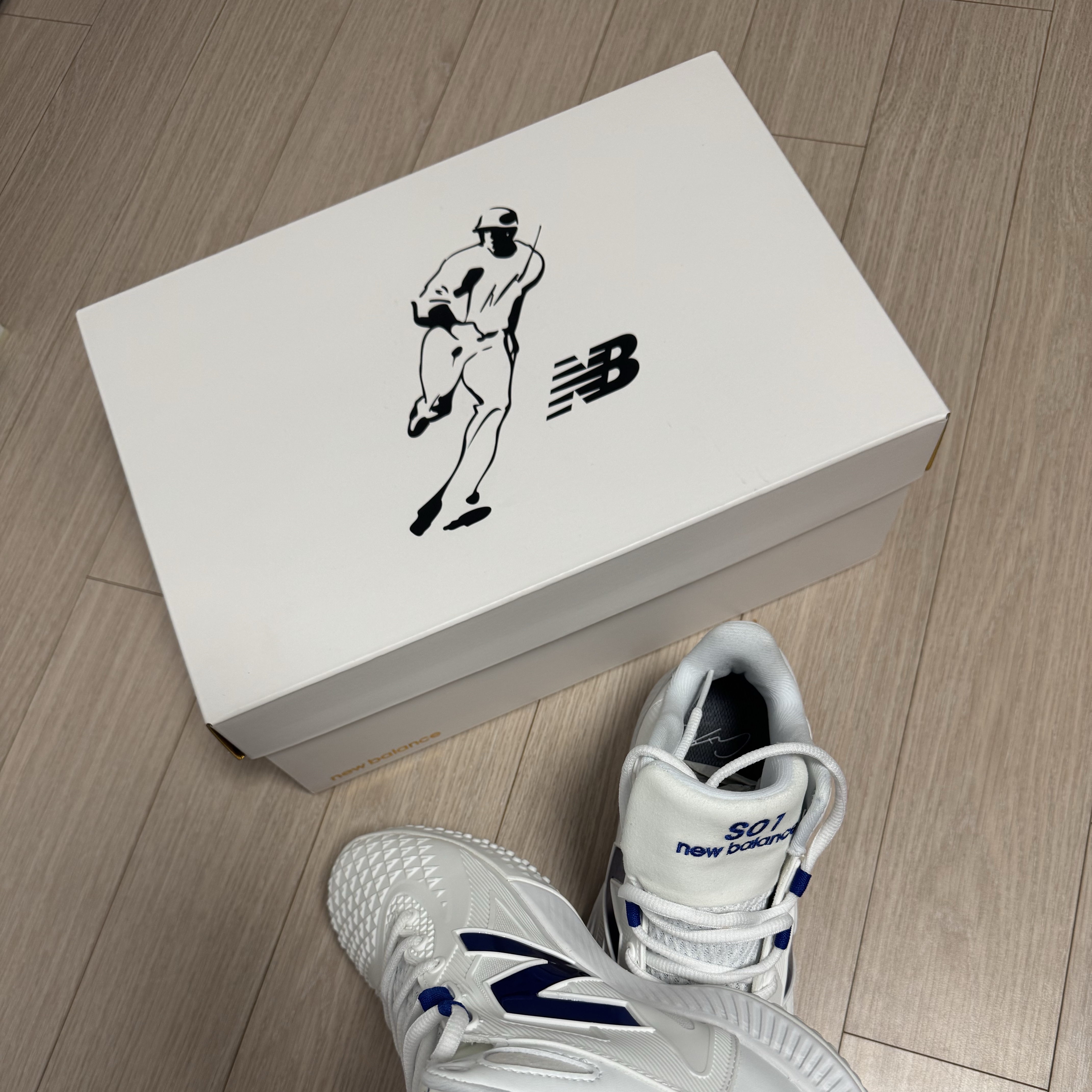 New Balance Fuelcell Ohtani 1 Trainer White Metallic Gold - 2E Wide, New Balance Fuelcell Ohtani 1 Trainer White Metallic Gold - D Standard 착용 스타일 - 2