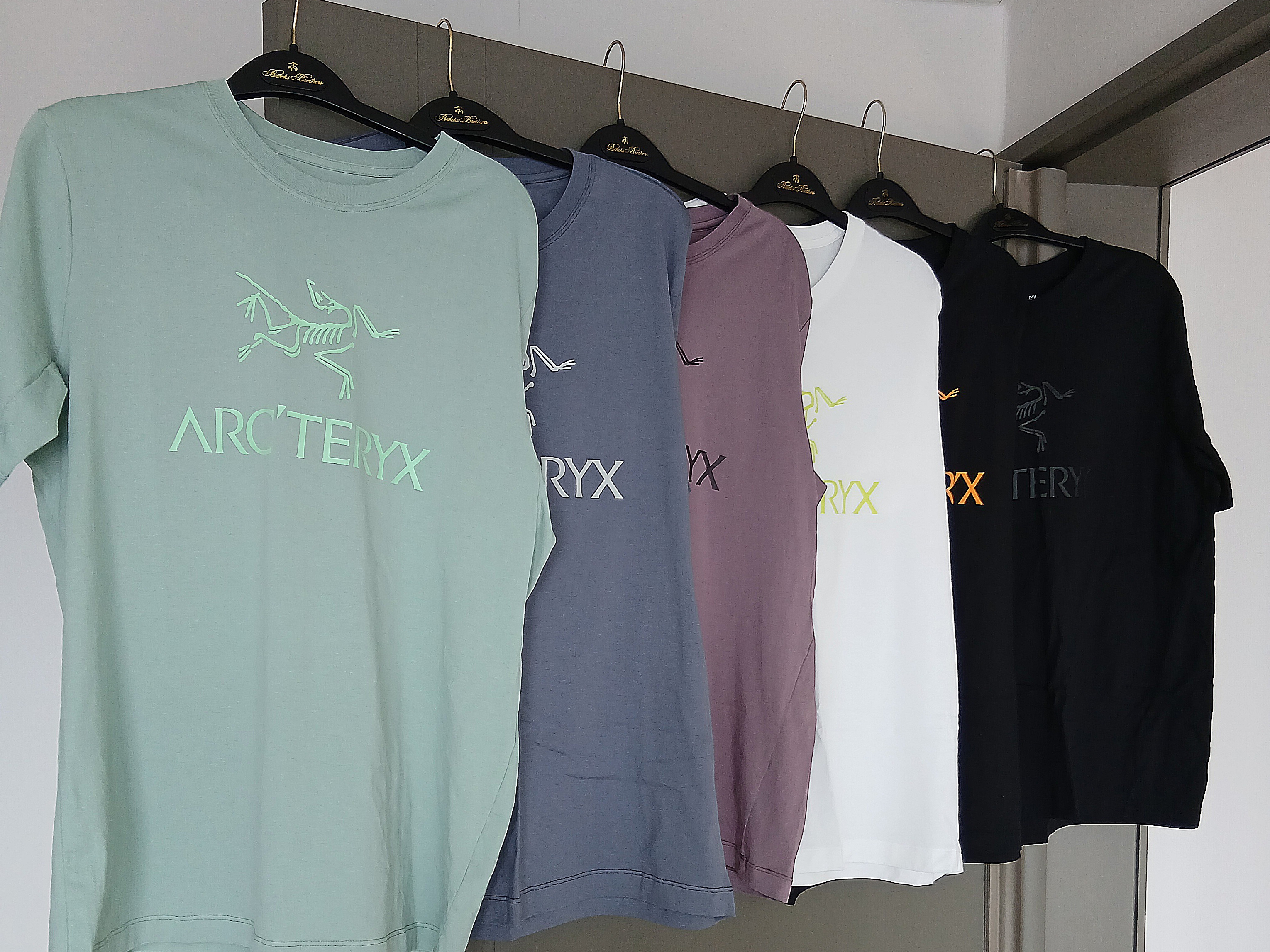 Arc'teryx Arc'word Logo SS T-Shirt Black II, Arc'teryx Arc'word Logo SS T-Shirt Black 착용 스타일 - 2
