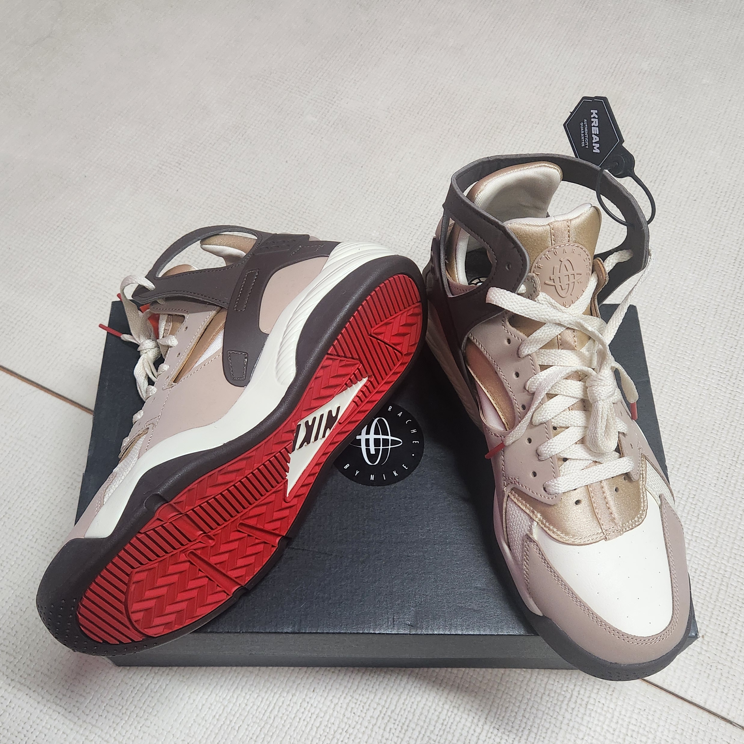 Nike Air Flight Huarache Hemp and Coconut Milk 착용 스타일 - 5