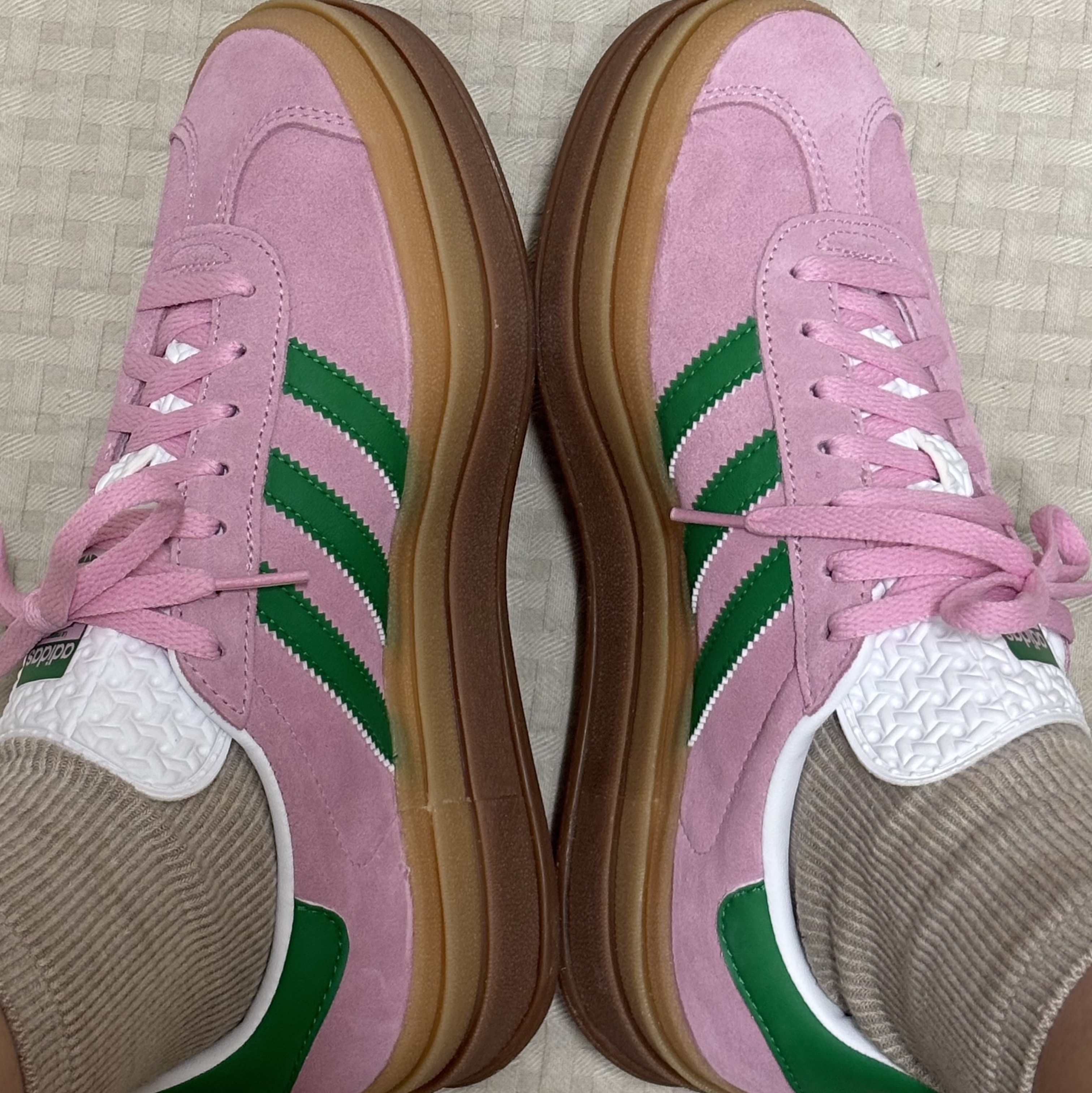 (W) Adidas Gazelle Bold True Pink Green 착용 스타일