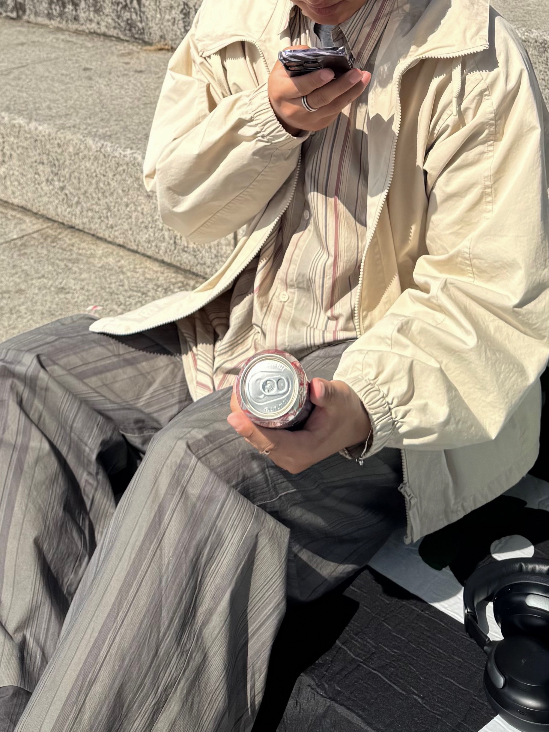 유니클로 U 오버사이즈 후드 블루종 퍼플, 뉴발란스 x 오라리 990v4 메이드 인 USA 런던 포그 착용 스타일 - 2