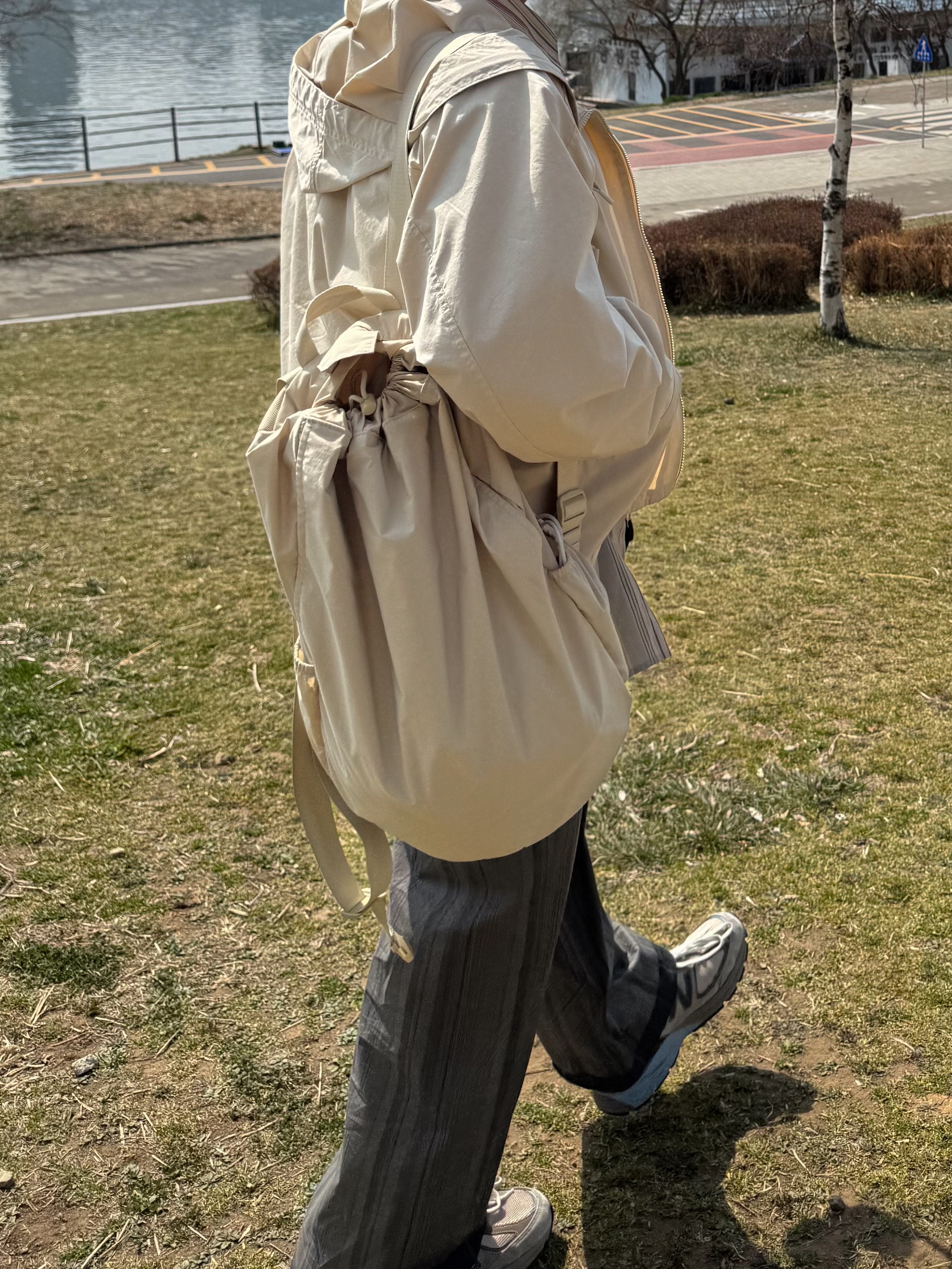 유니클로 U 오버사이즈 후드 블루종 퍼플, 뉴발란스 x 오라리 990v4 메이드 인 USA 런던 포그 착용 스타일 - 6
