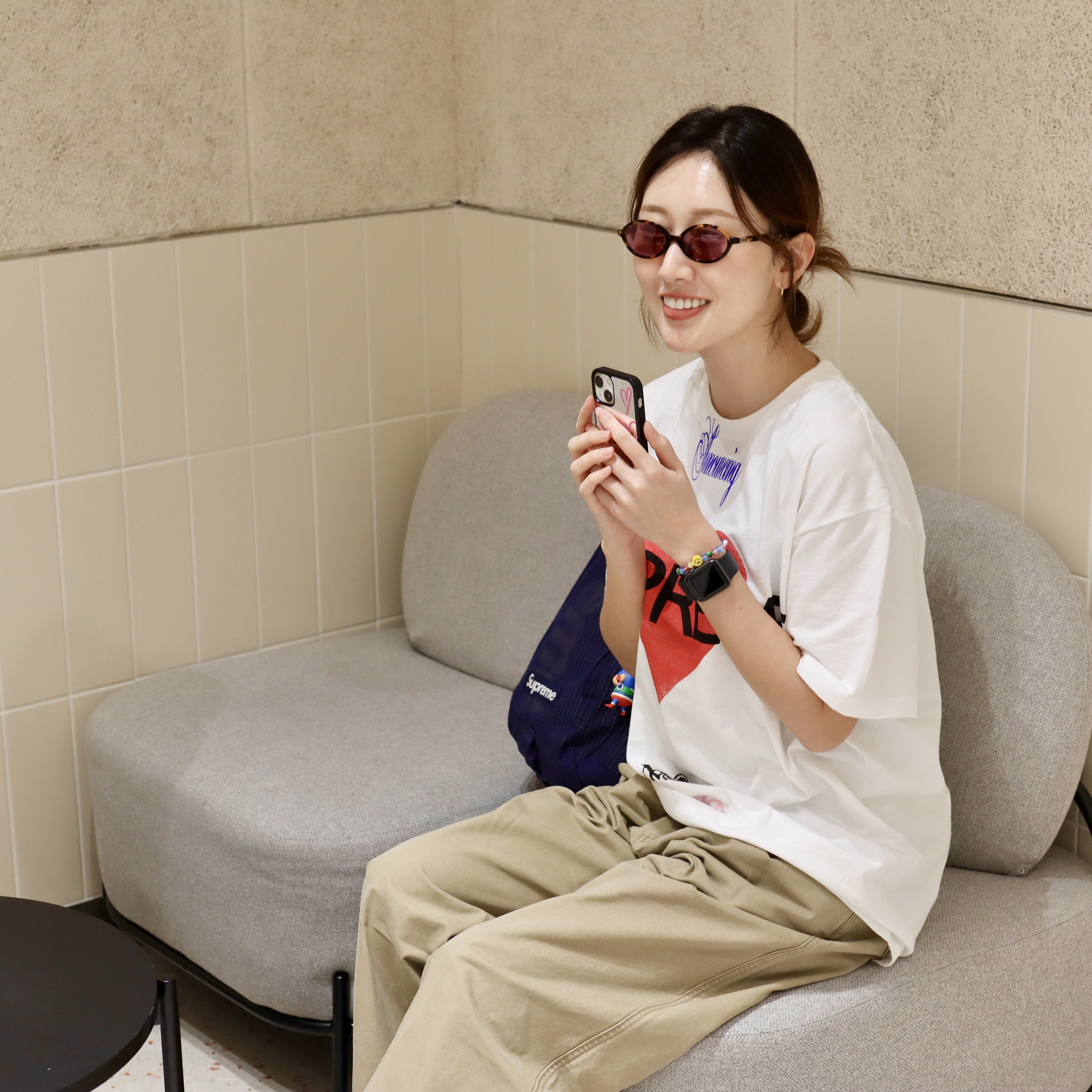 (W) Miu Miu Regard sunglasses Amaranth Lenses Honey Tortoiseshell Acetate Alternative fit, Supreme Announcing T-Shirt White - 25SS 착용 스타일 - 2