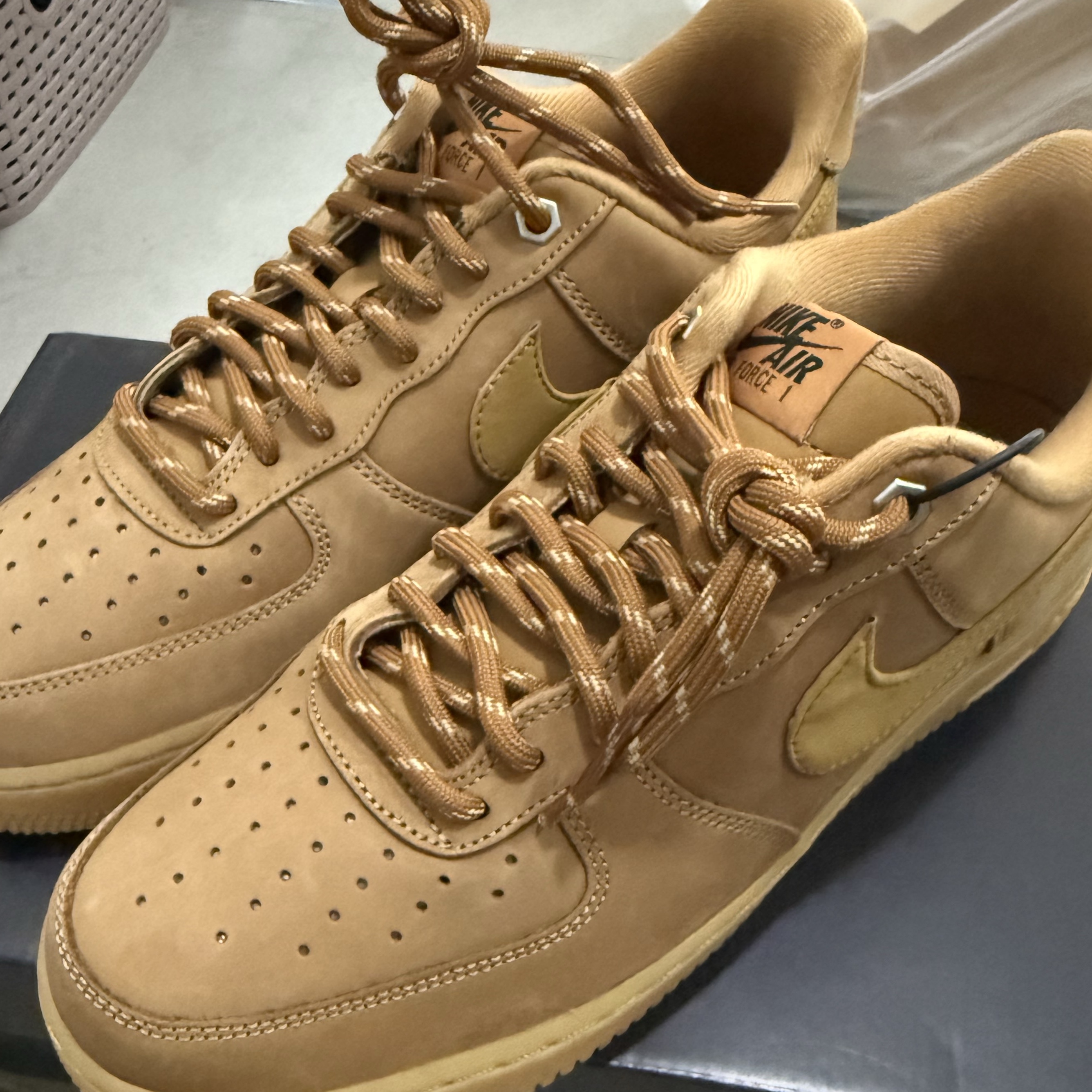 Nike Air Force 1 '07 WB Flax 착용 스타일