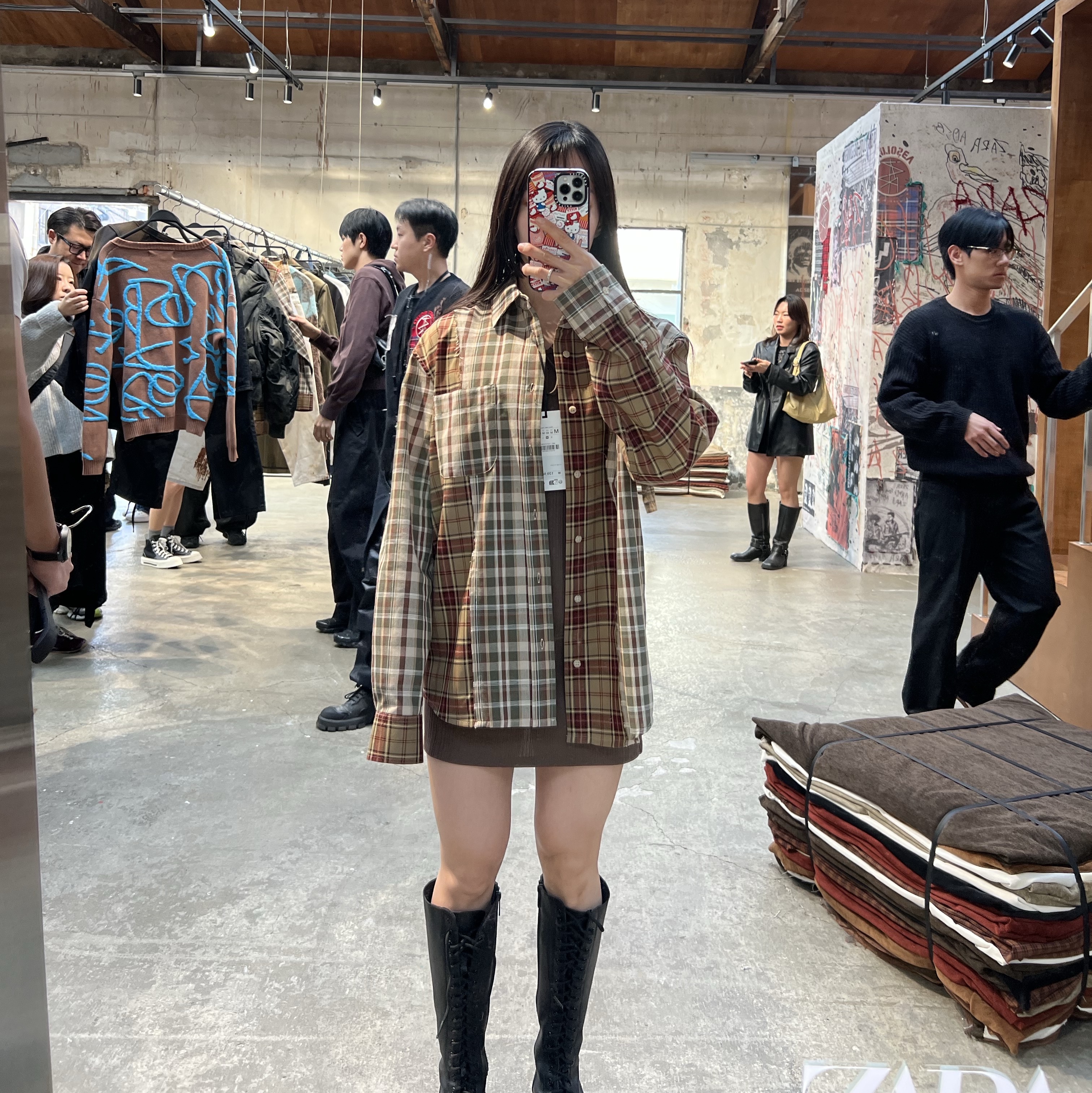 Zara x Andersson Bell Check Patchwork Shirt Cream Red 착용 스타일