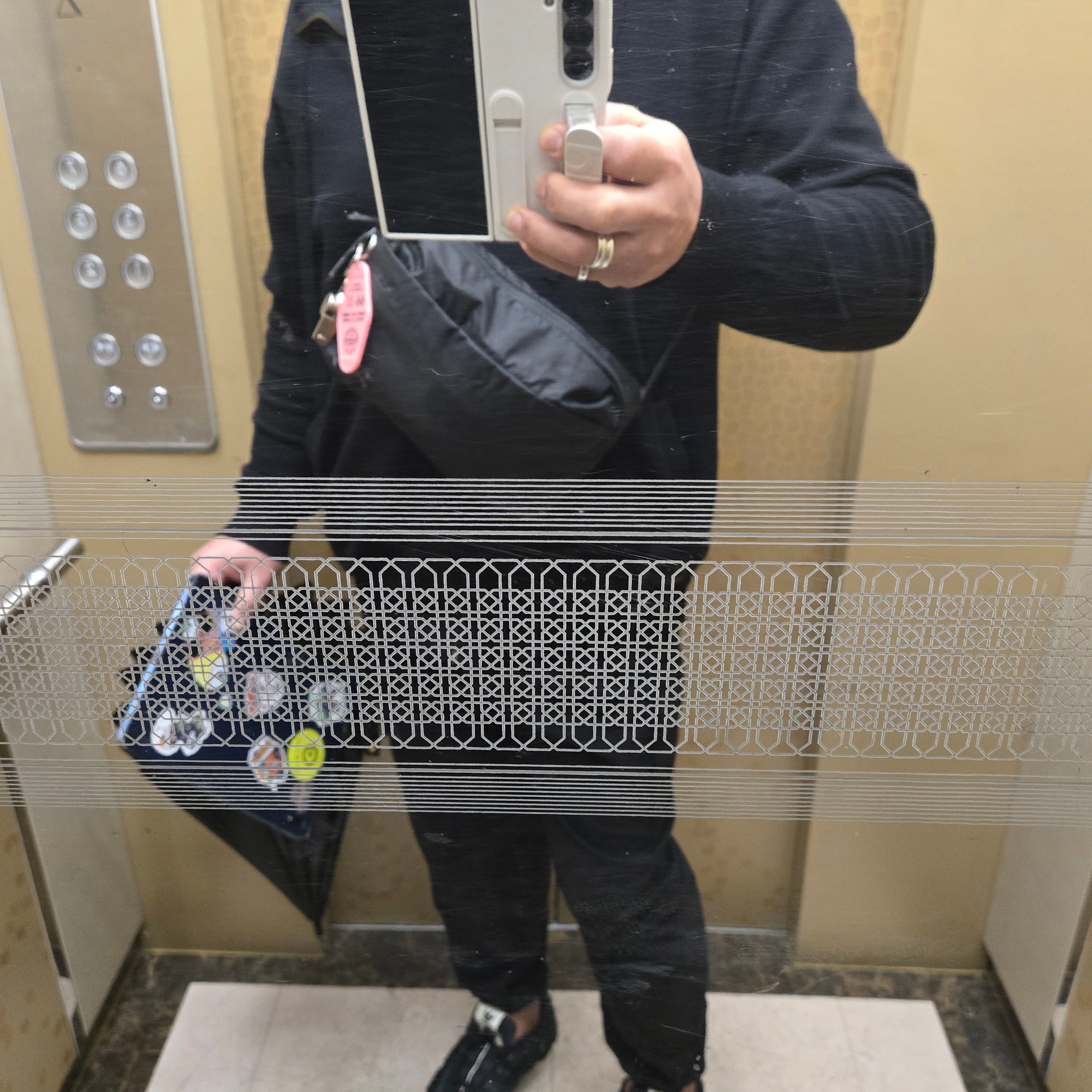 Adidas x Song for the Mute Shadowturf Core Black Night Grey, Arc'teryx Heliad 6 Crossbody Bag Black 착용 스타일 - 1