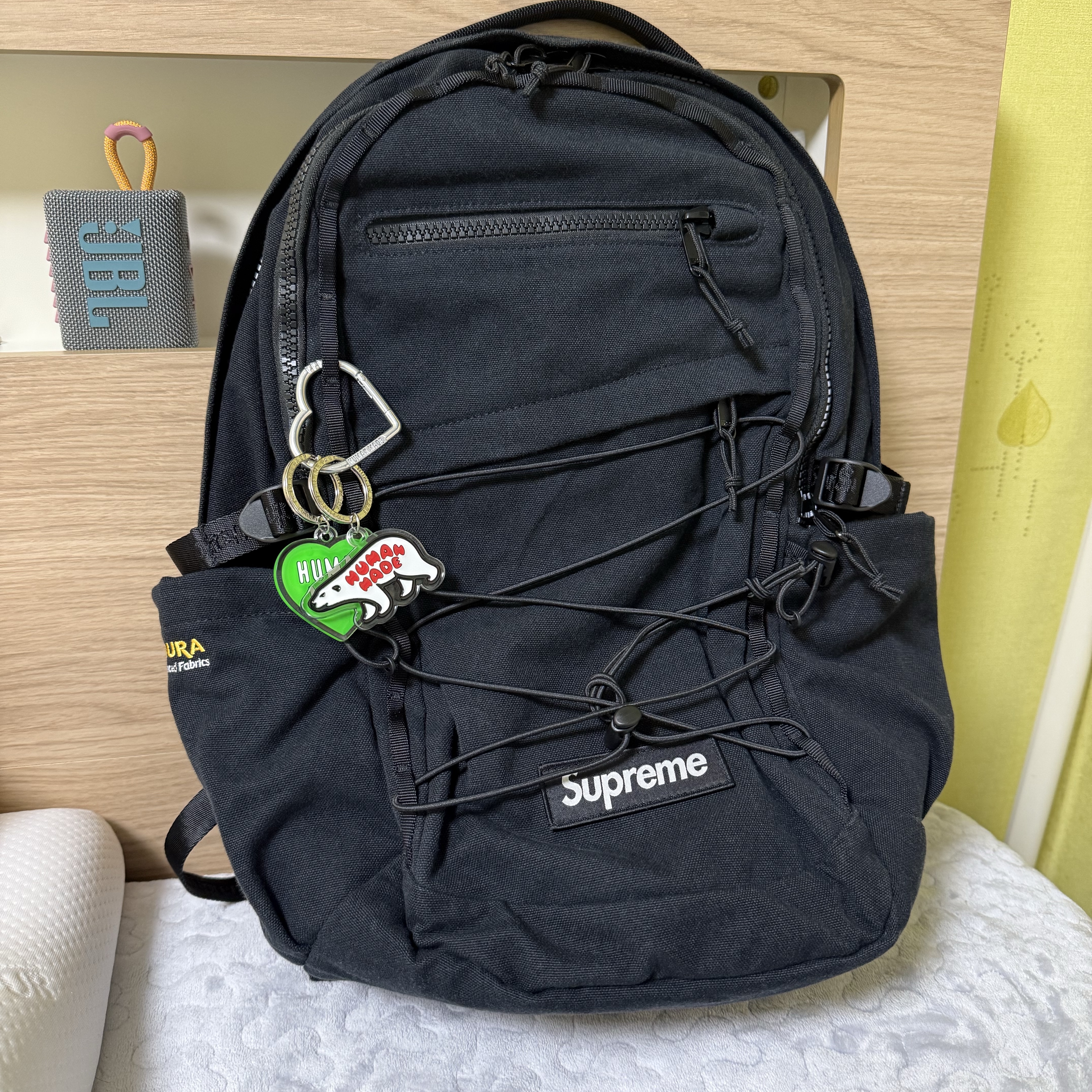 Supreme Backpack Black - 25SS, Human Made Acrylic Heart Keyring Green 착용 스타일