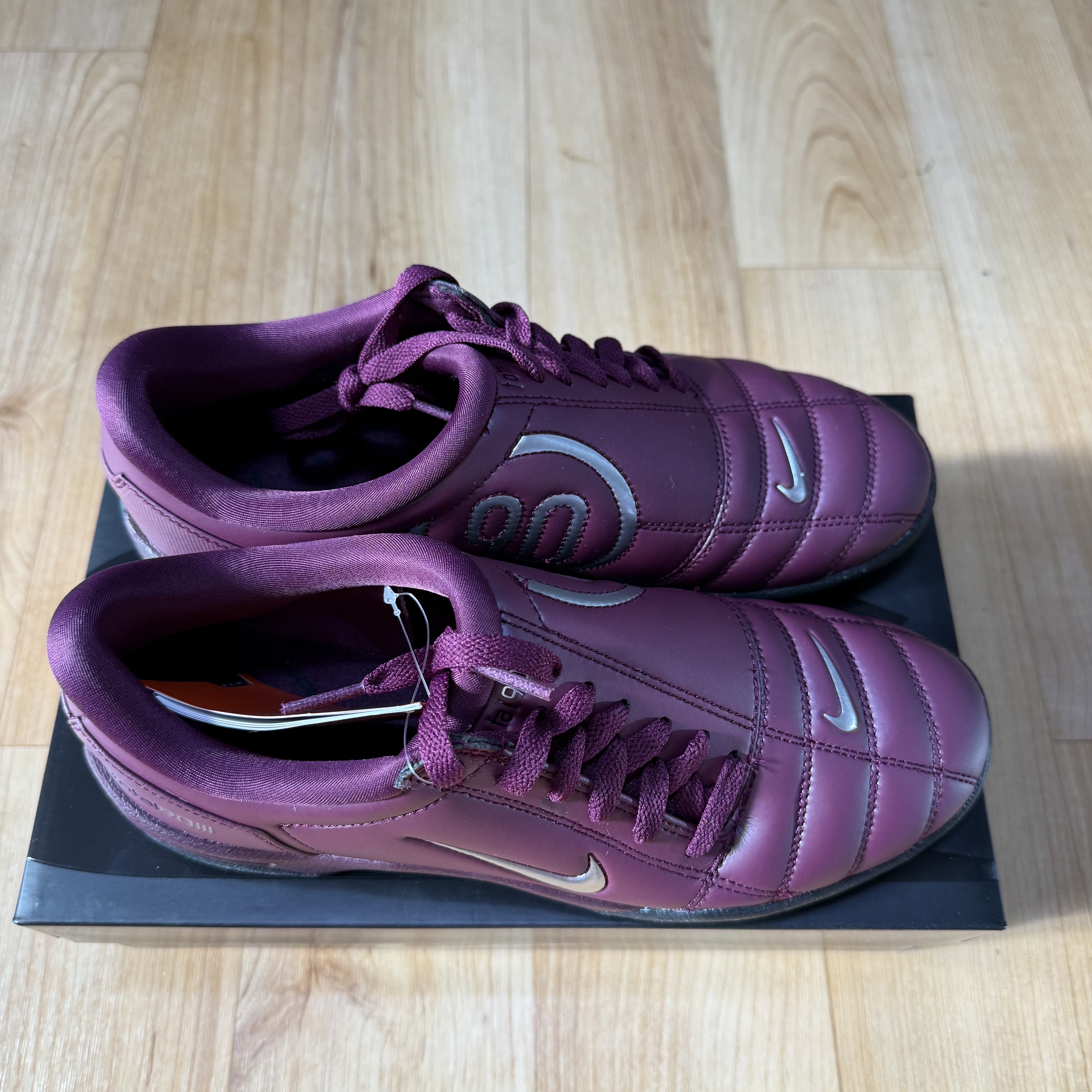 Nike Total 90 III SP Bordeaux and Metallic Silver 착용 스타일 - 4