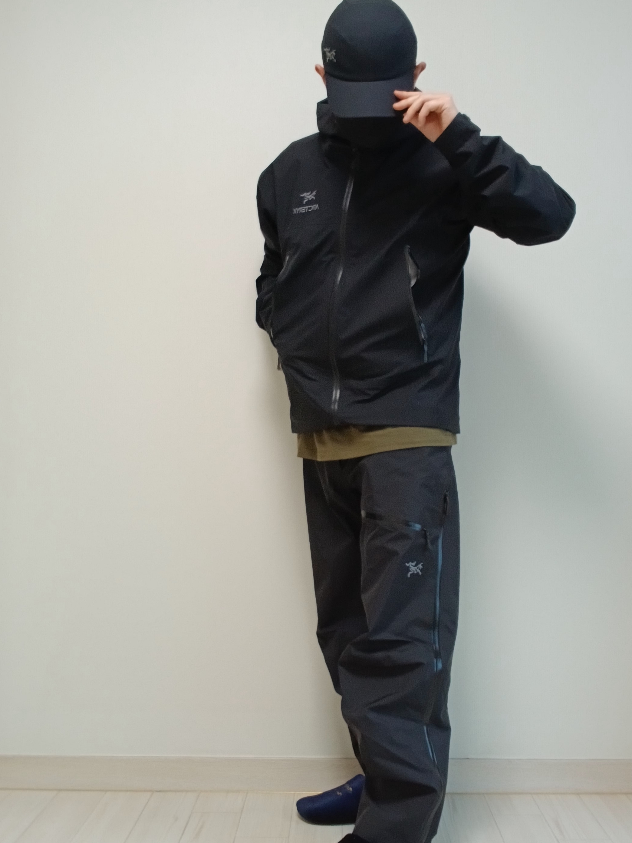 Arc'teryx Calvus Cap Black, Arc'teryx Beta Jacket Black 착용 스타일 - 10