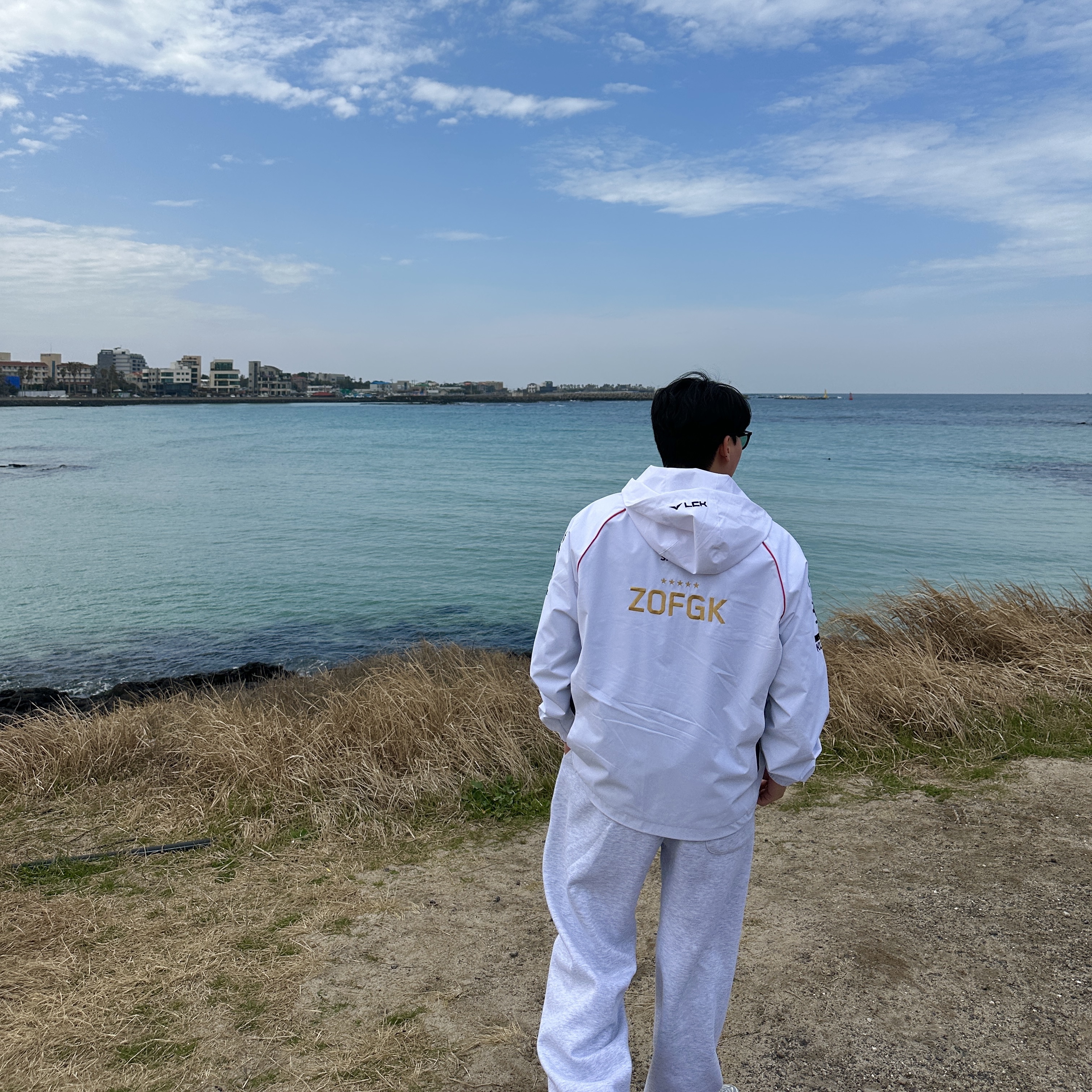 T1 2024 Uniform World Champions Jacket White (Marking Ver.), Gentle Monster Lilit 01 K Khaki 착용 스타일