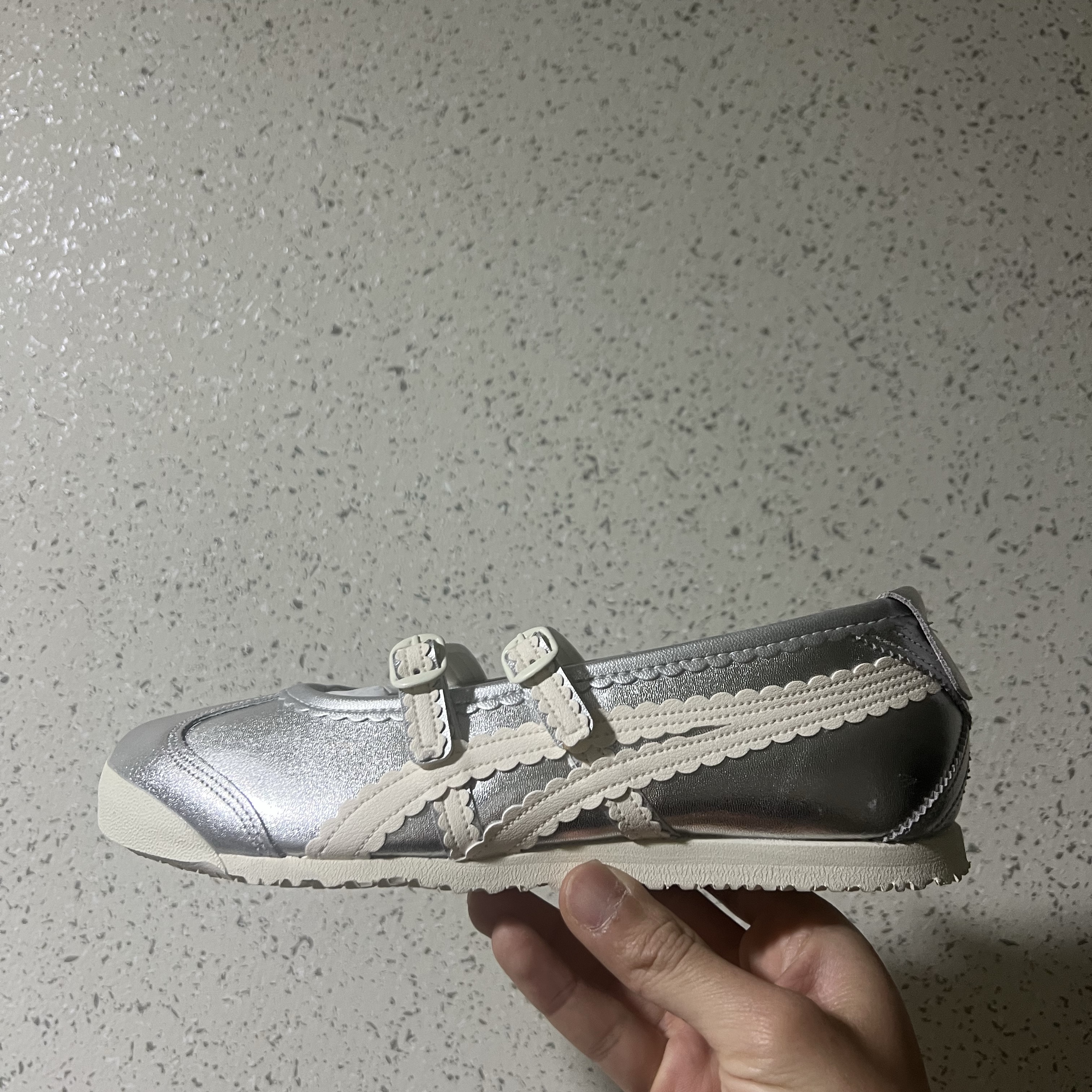 (W) Onitsuka Tiger Mexico 66 TGRS Silver Cream 착용 스타일 - 5