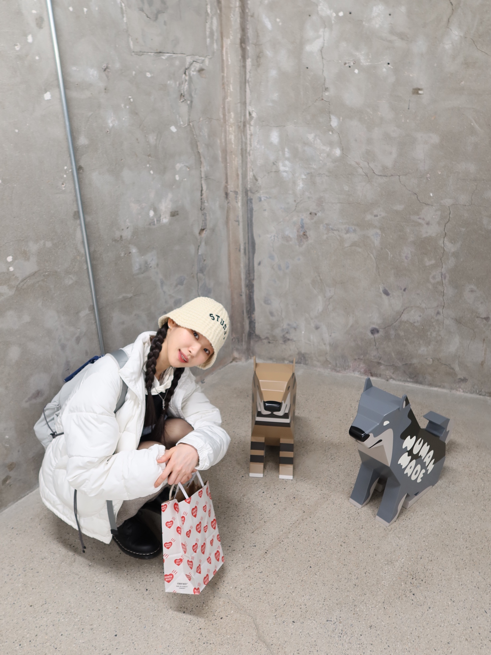 Stussy Bucket Hat Waffle Knit Bone, Dr. Martens 1461 WS Black Smooth 착용 스타일