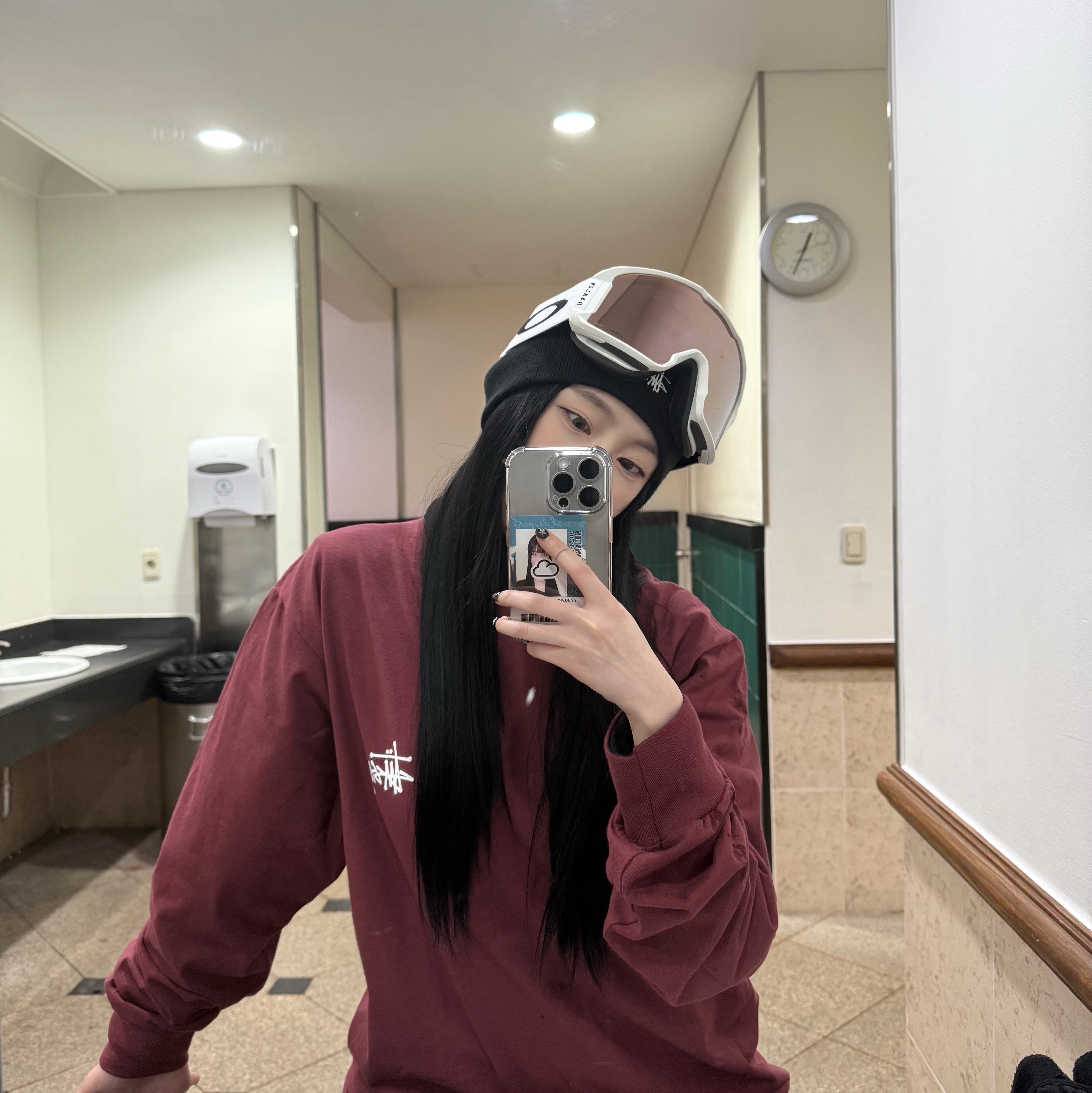 스투시 베이직 스투시 롱슬리브 티셔츠 옥스블러드 2024, 스투시 베이직 스컬캡 비니 블랙 착용 스타일