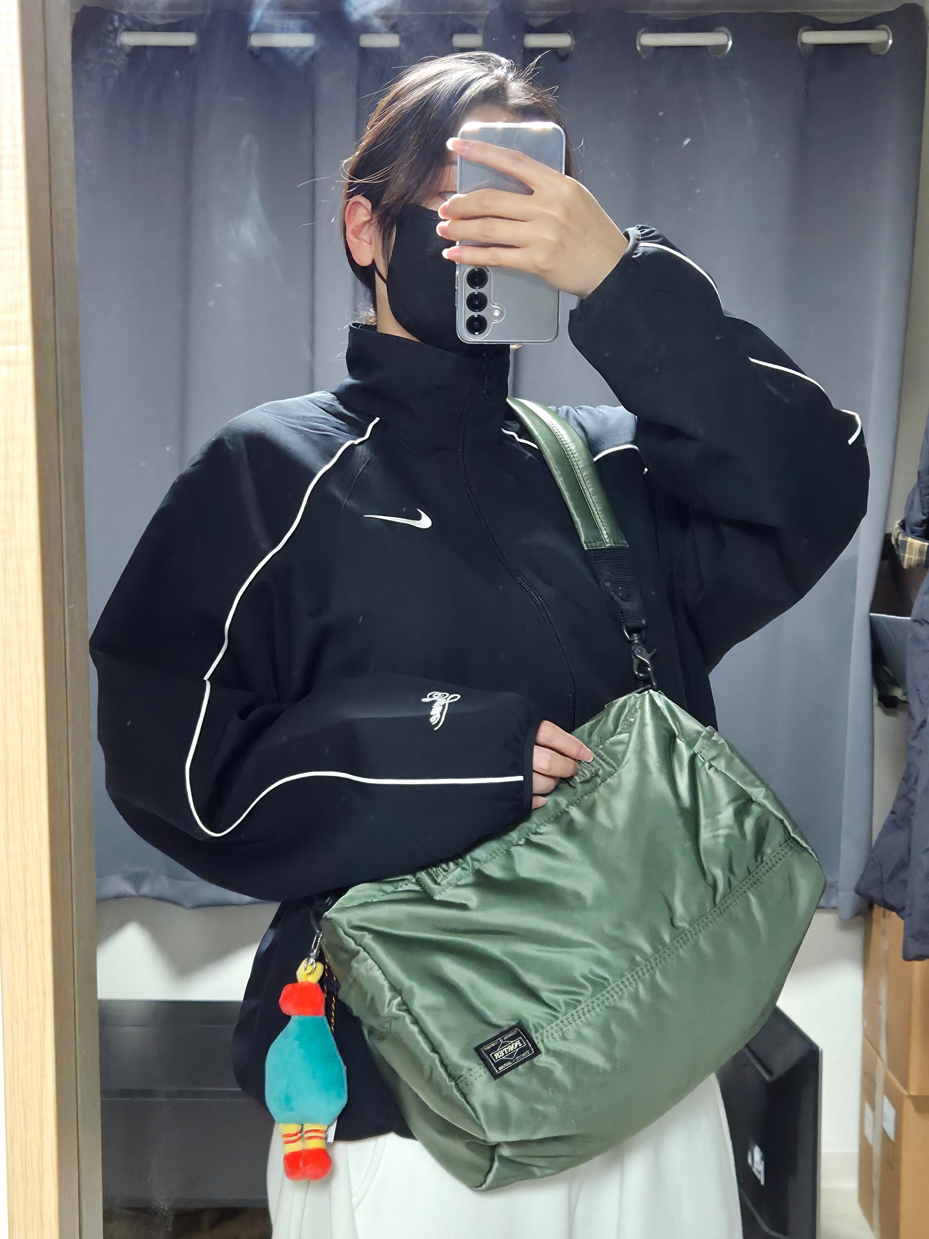 Supreme x Nike Track Jacket Black - 25SS, Porter PX Tanker 2way Docters Bag Sage Green 착용 스타일 - 1