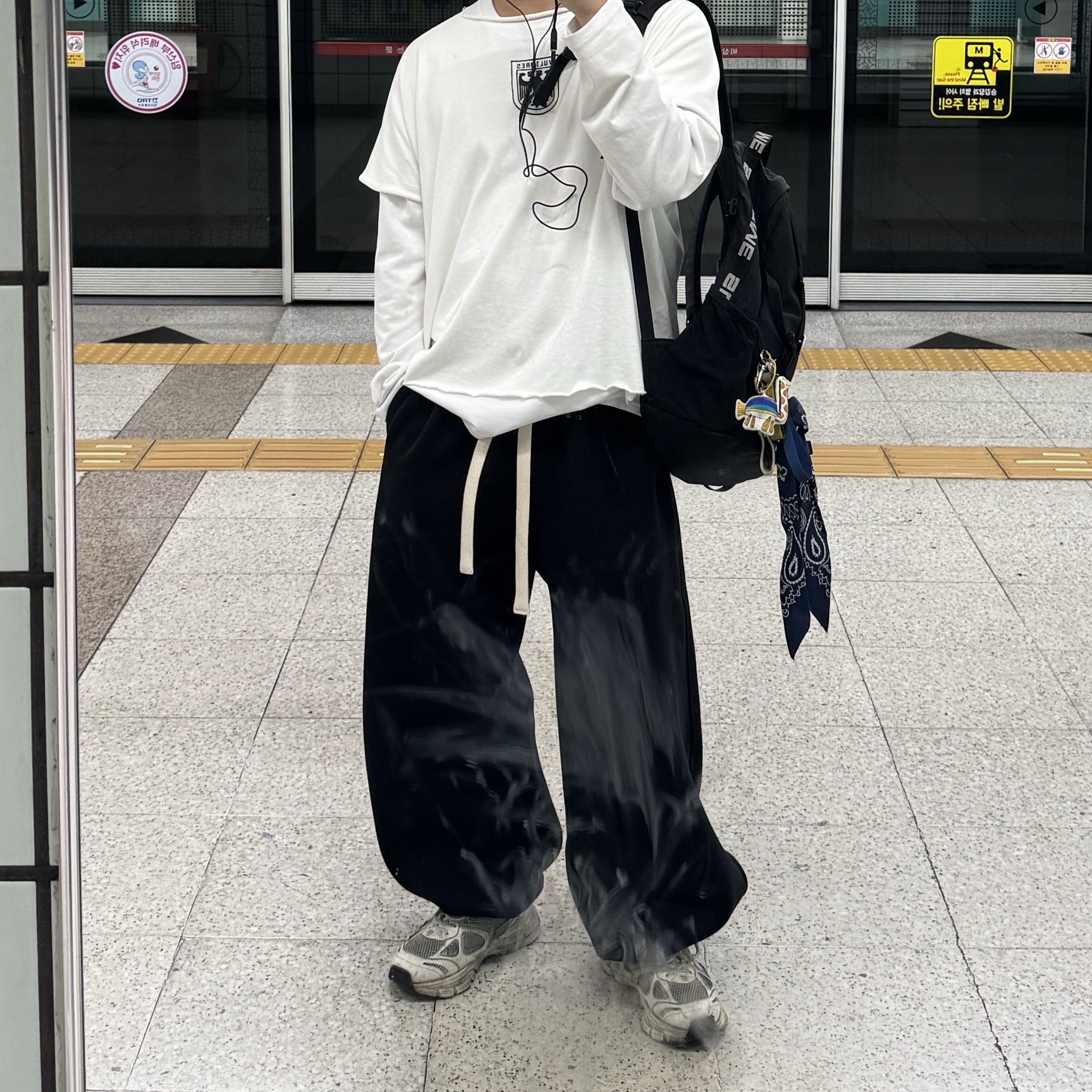 Nonnod Scuba Pajama Pants Black, Yeezy Vultures Box T-Shirt White (Vultures Listening Experience Korea Exclusive) 착용 스타일