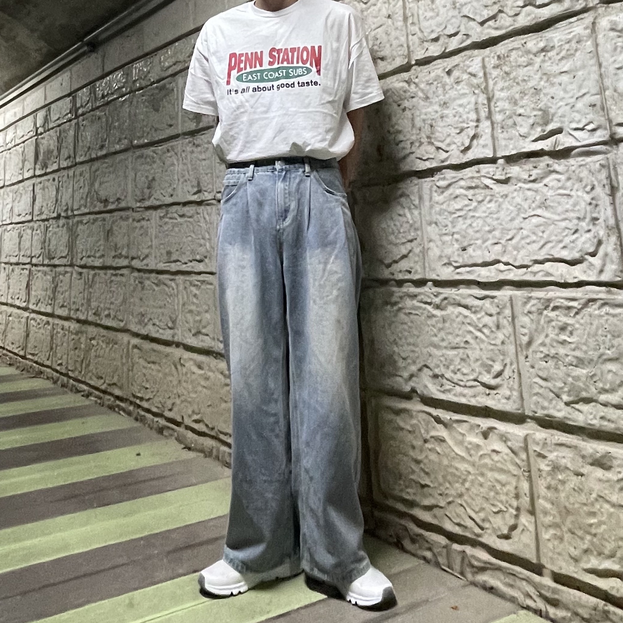 Gildan X American Collection PENN STATION T-Shirt White 착용 스타일 - 5