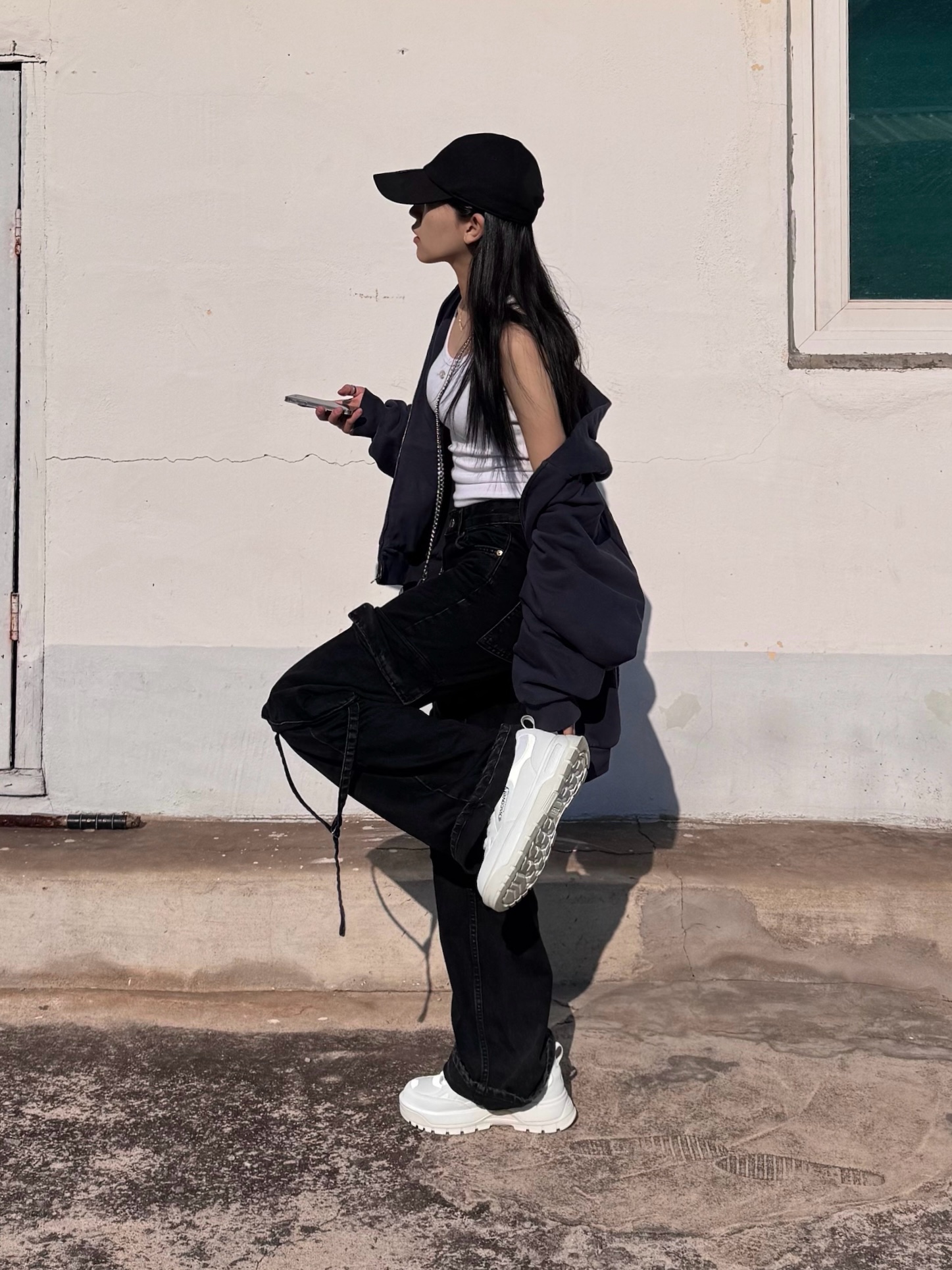 Yeezy Gap Engineered By Balenciaga Logo Cap Black, Yeezy YZY Zip-Up Hoodie Navy 착용 스타일 - 1