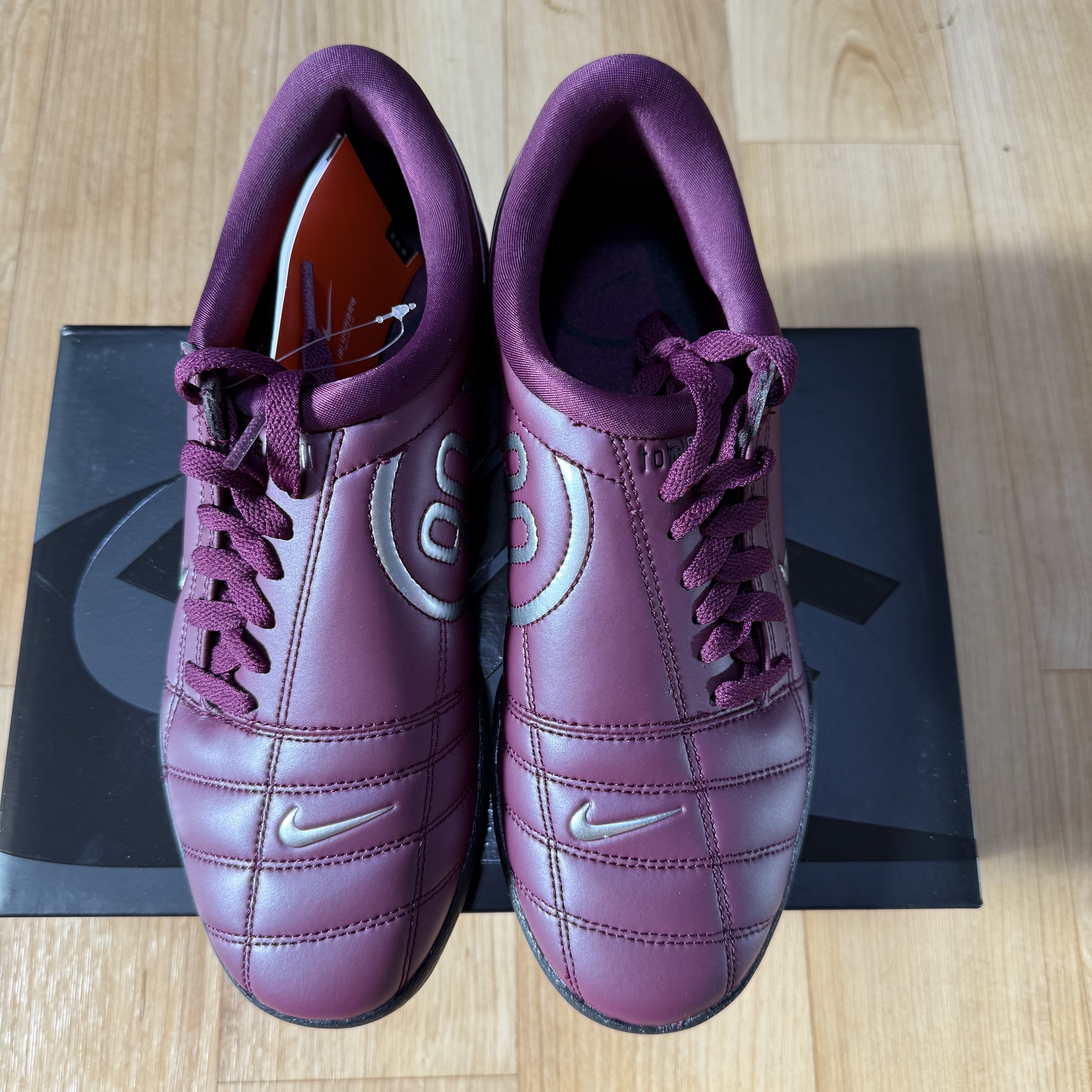 Nike Total 90 III SP Bordeaux and Metallic Silver 착용 스타일 - 1