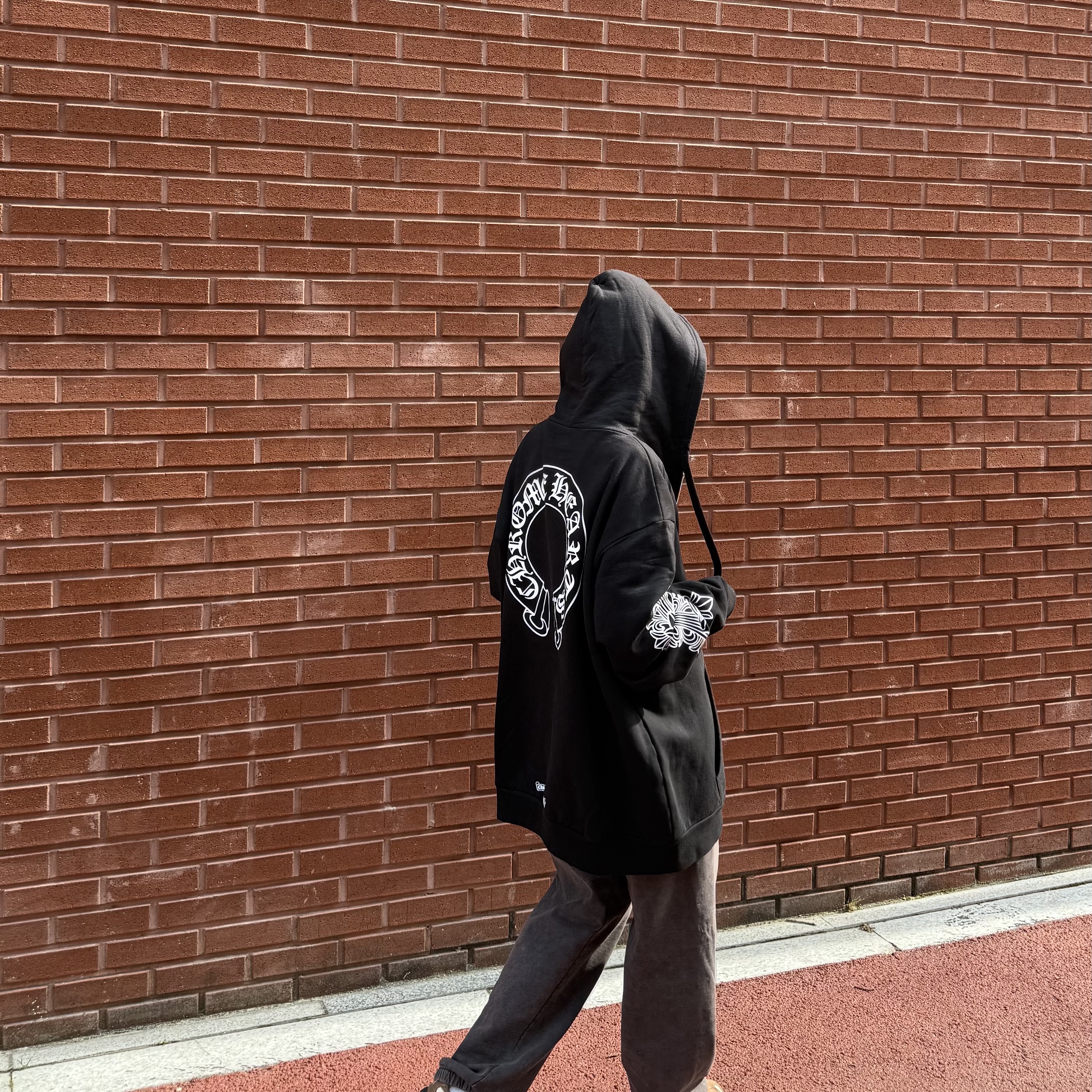 Chrome Hearts Horseshoe Floral Fuck You Logo Fleece Zip-Up Hoodie Black, Diesel K-Coder-Fully B Ribbed Beanie with D Embroidery Black 착용 스타일 - 3