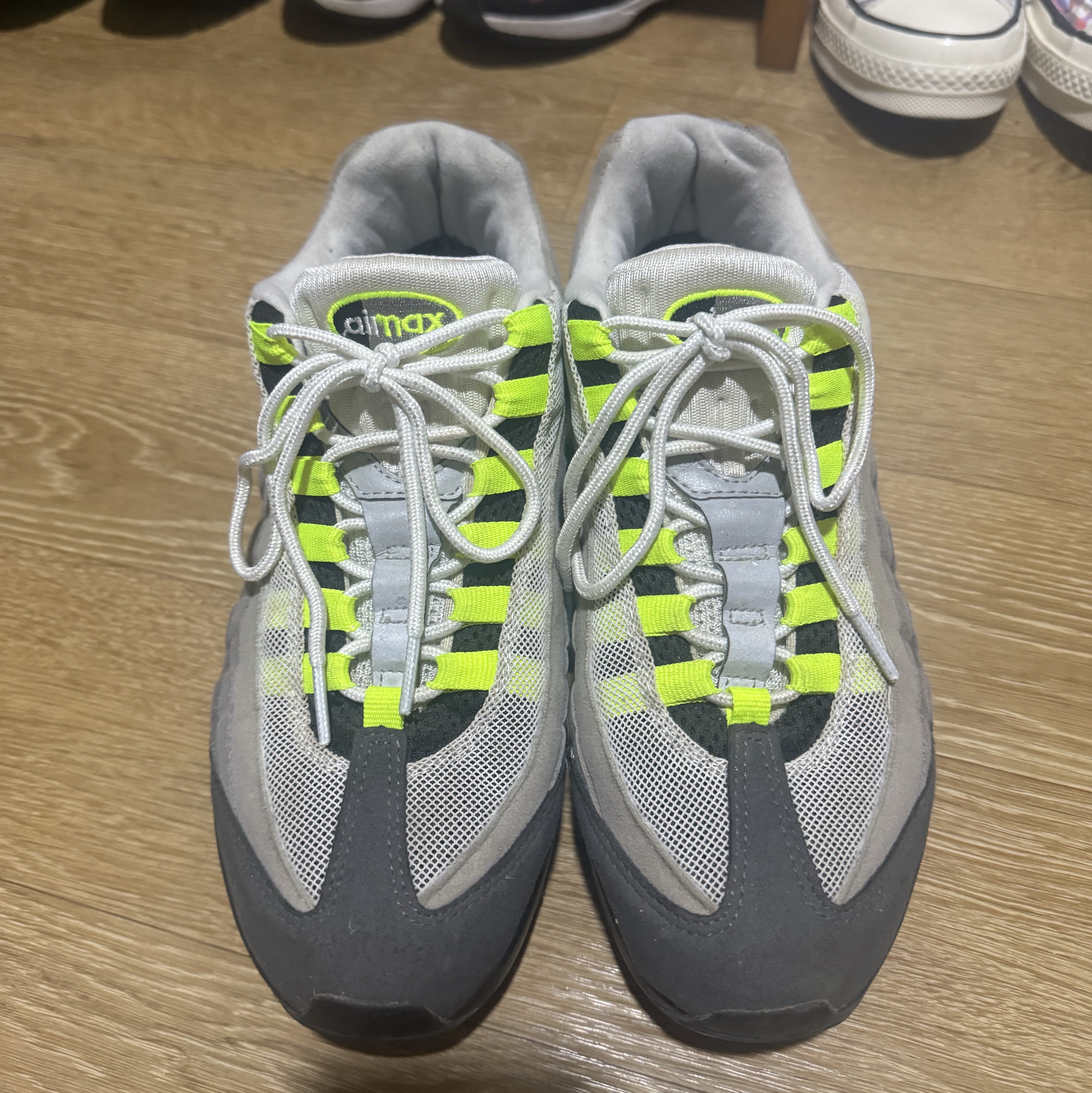 Nike Air Max 95 OG Neon 2018 착용 스타일 - 1