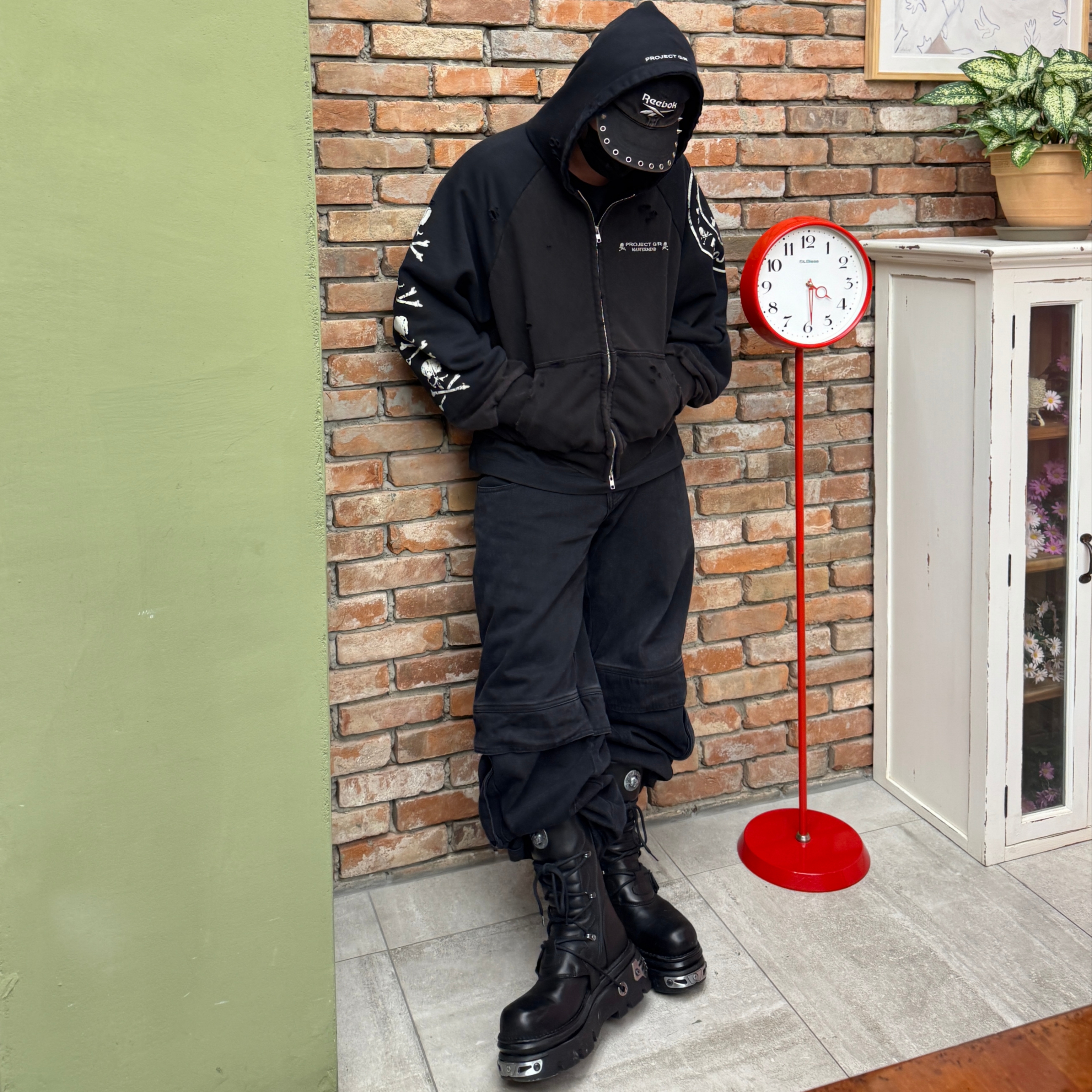 Project G/R x Mastermind Reconstructed Folded Hood Zip Black, [KREAM 단독] BLR x POG Divided Curved Line Double Buckle Pants Black 착용 스타일