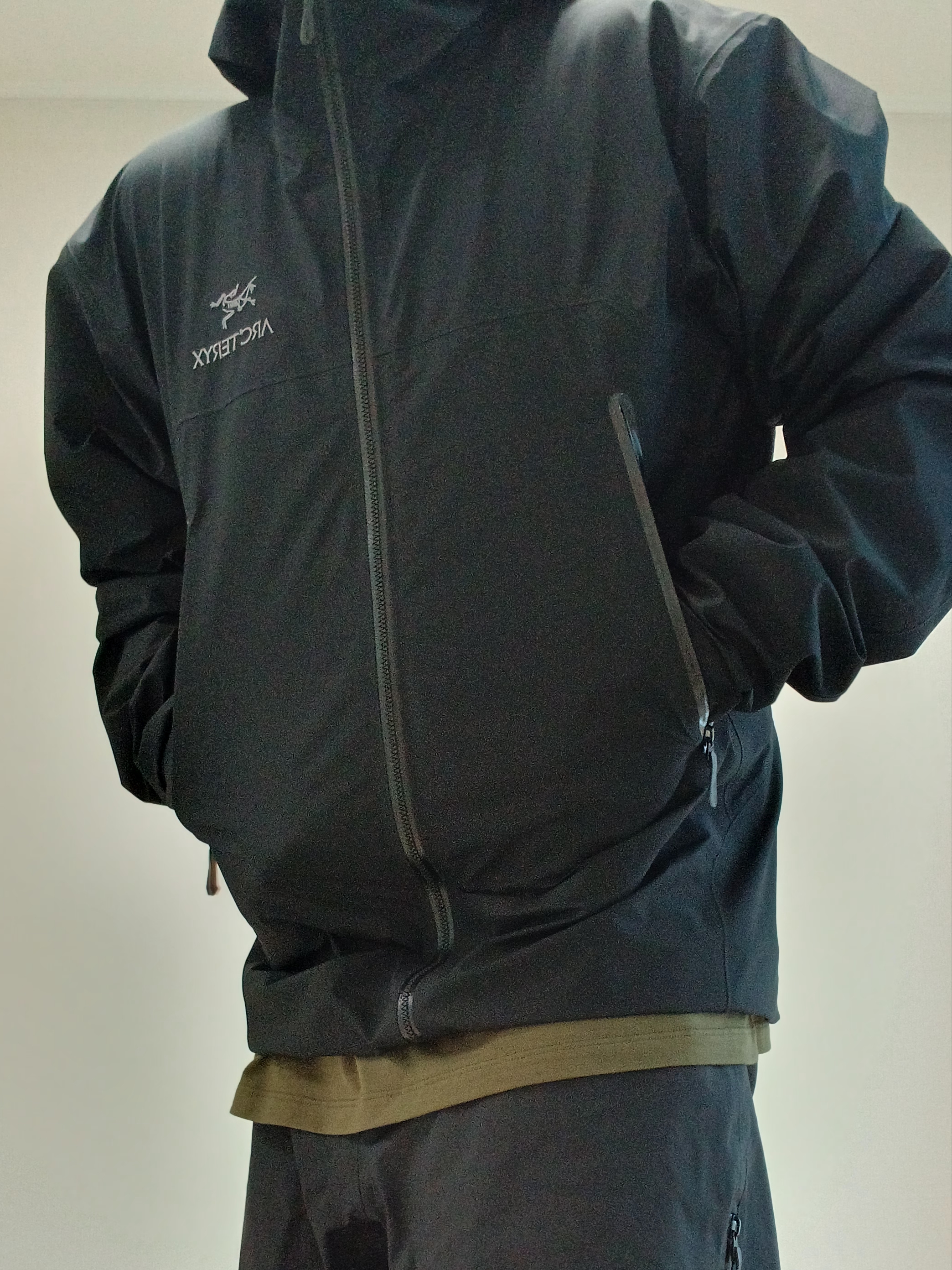 Arc'teryx Gore 5 Panel Cap Black, Arc'teryx Beta Jacket Black 착용 스타일 - 5
